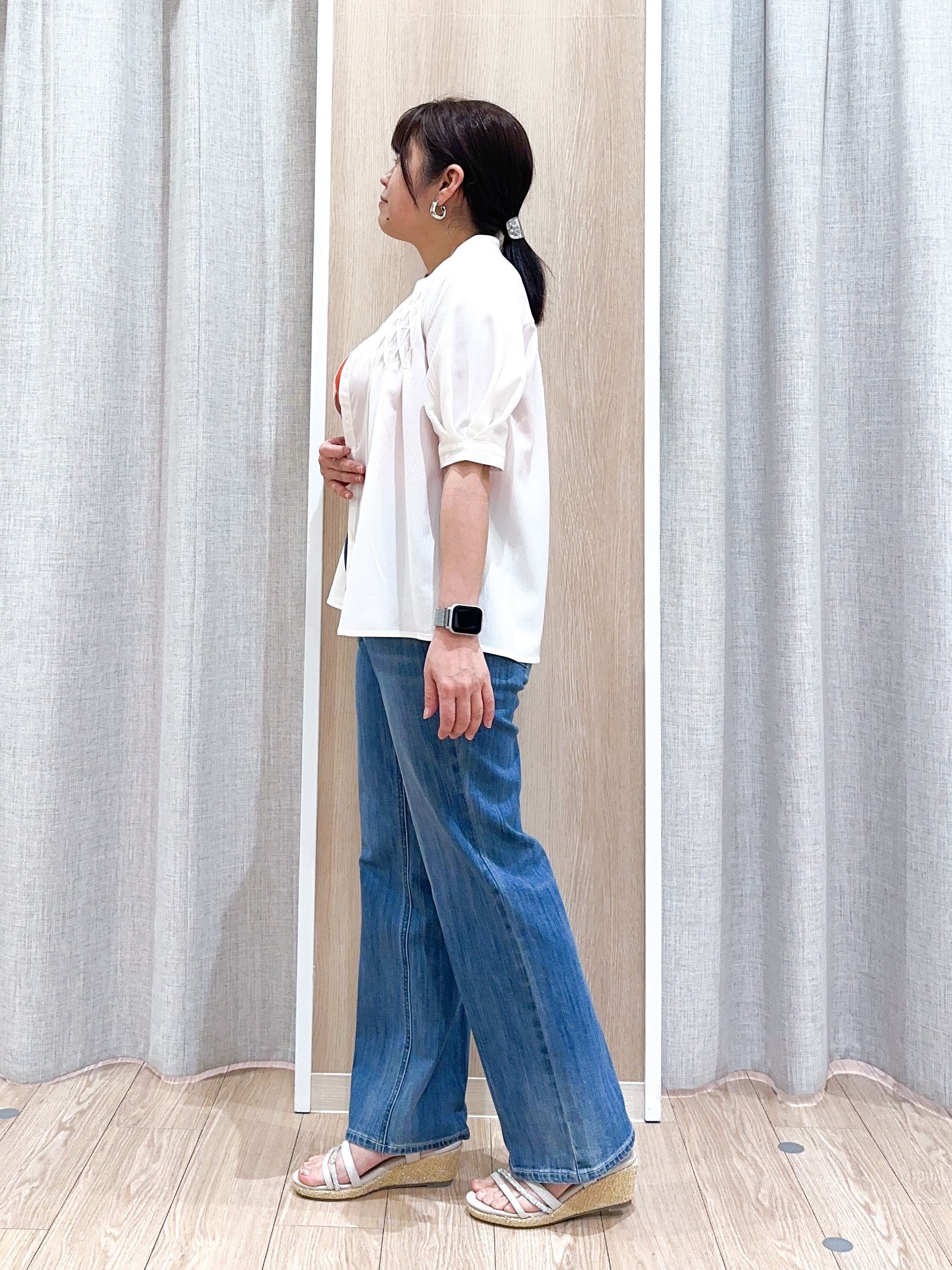 naoさんの「grove｜【貴島明日香さん着用/体型カバー】ON・OFF使えるスモッキングタックブラウス」を使ったコーディネート