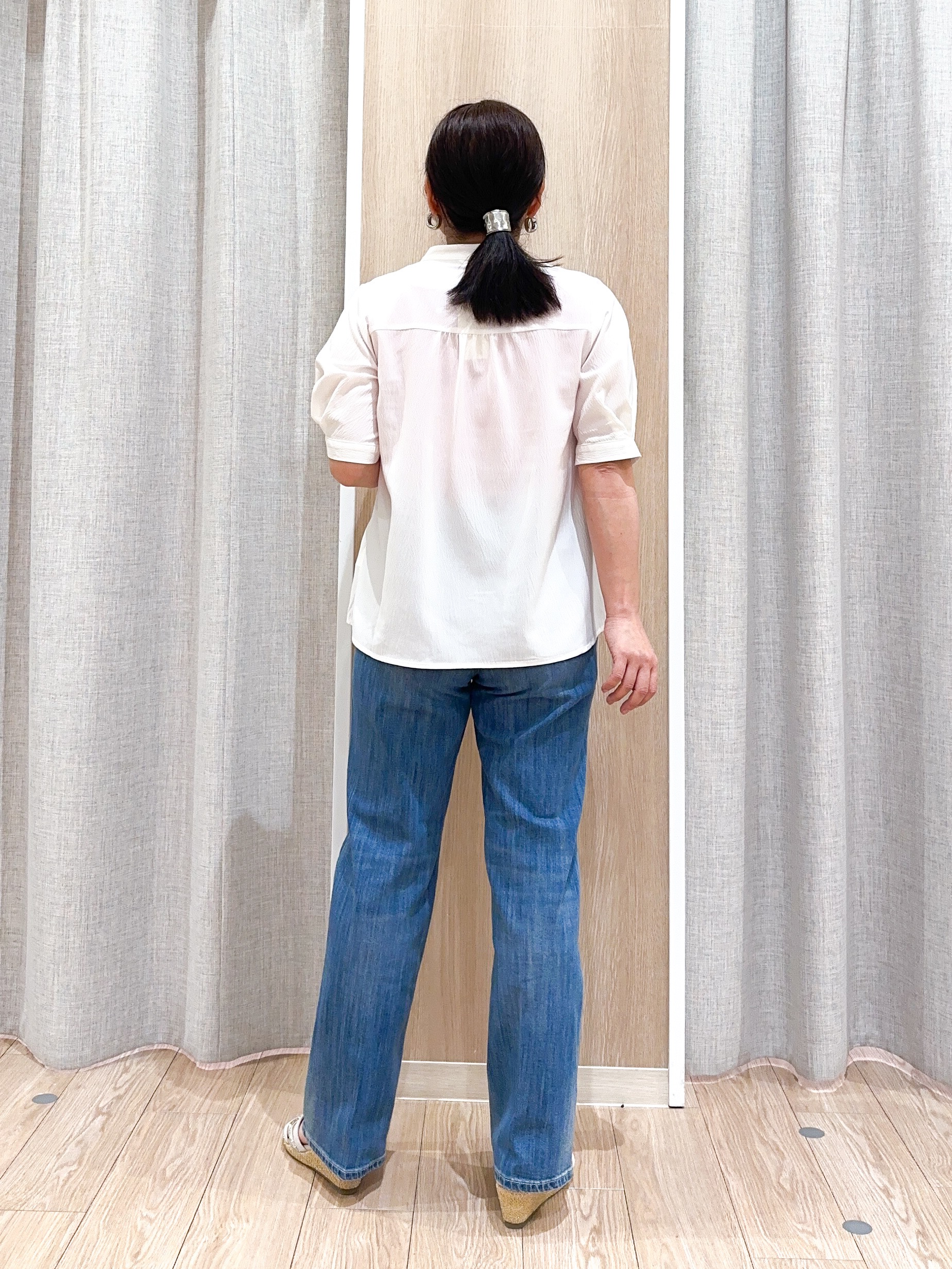 naoさんの「grove｜【貴島明日香さん着用/体型カバー】ON・OFF使えるスモッキングタックブラウス」を使ったコーディネート