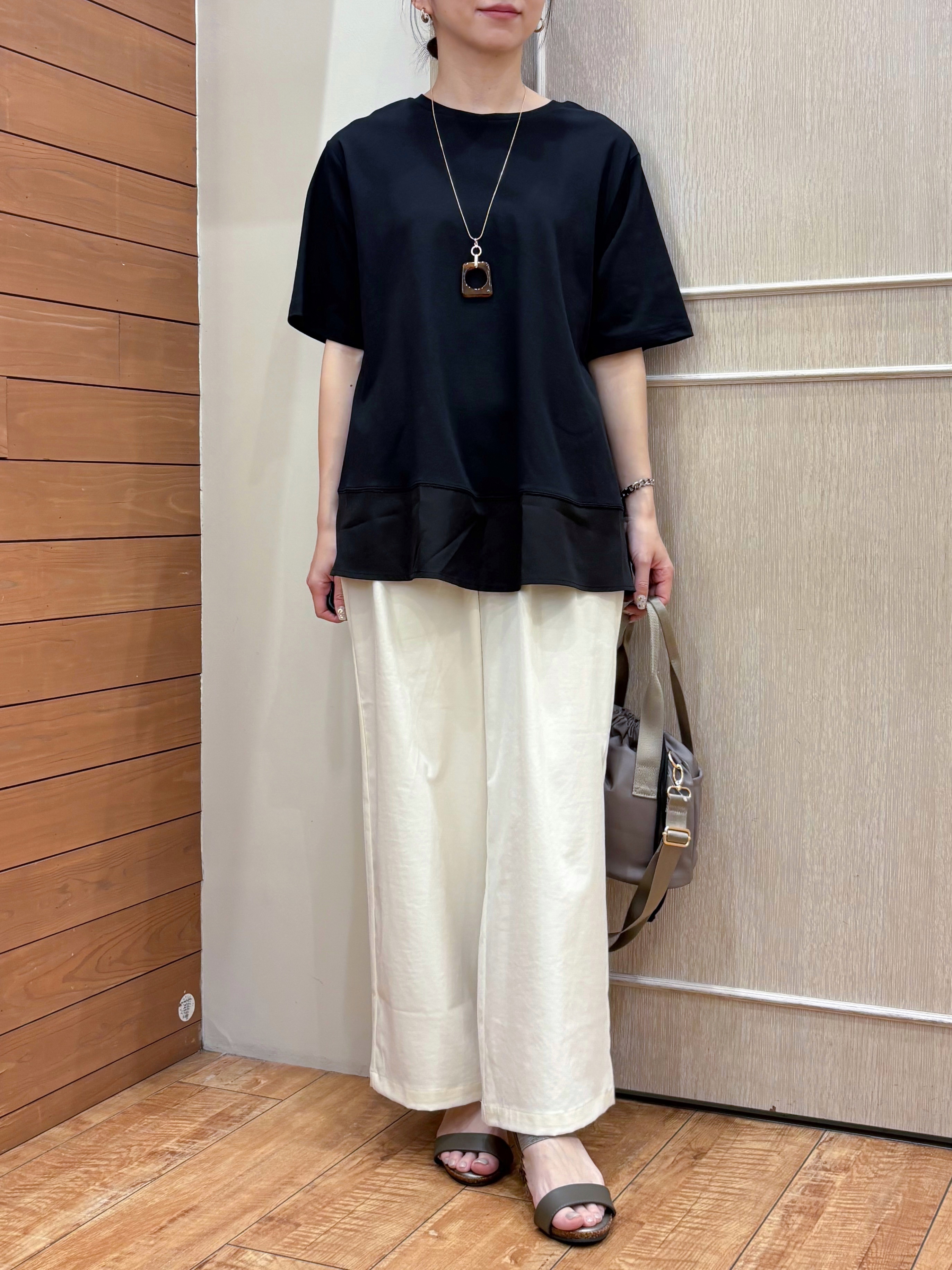 なみさんの「SHOO･LA･RUE｜【ひんやり/UV/抗菌防臭】体型カバーも叶う 裾切り替えAライントップス」を使ったコーディネート