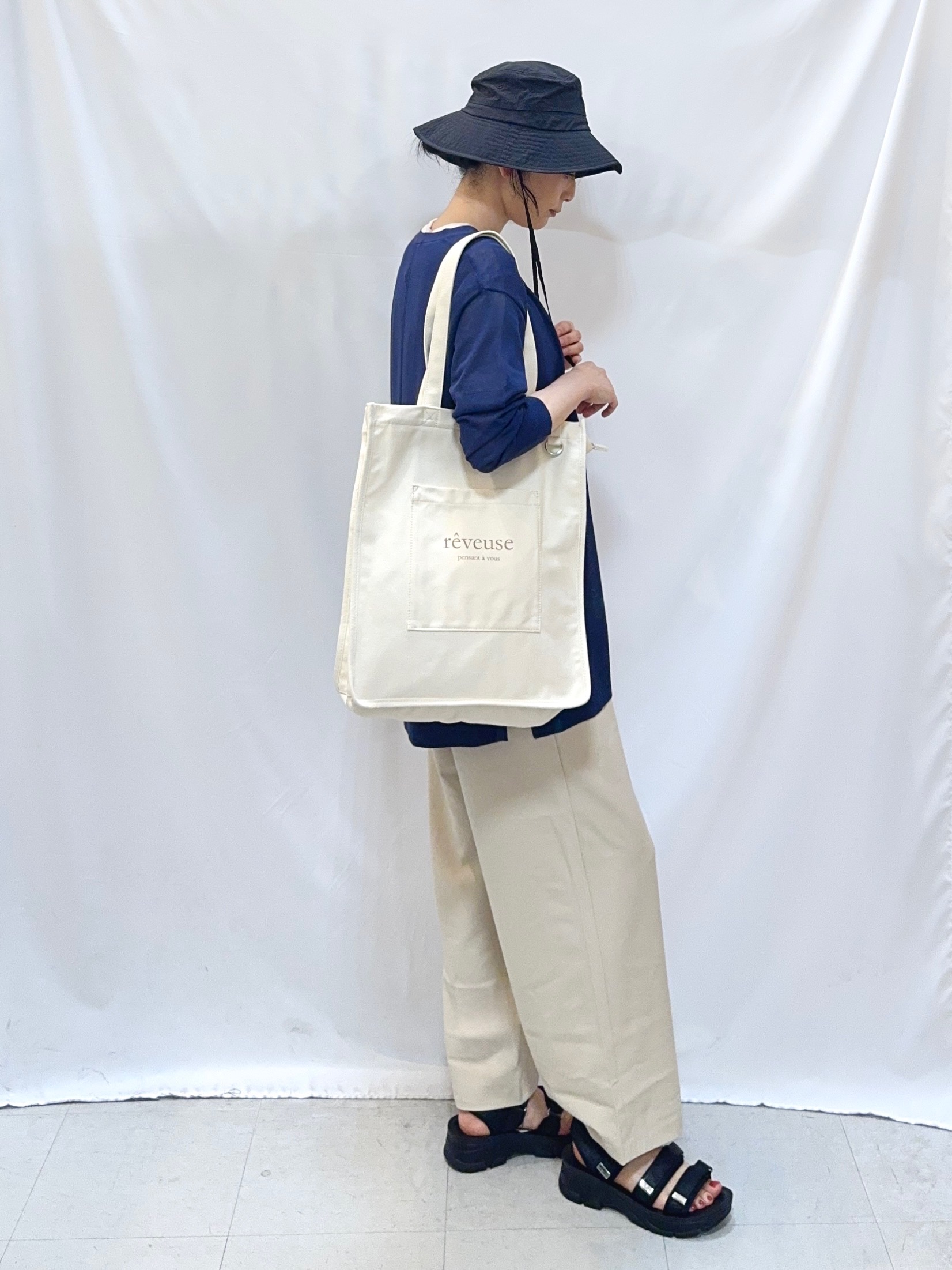 𝐇𝐢𝐫𝐨𝐦𝐢さんの「SHOO･LA･RUE｜【ひんやり/洗濯機可/S-LL】着る方がすっきり見えに マルチに使えるミドルトッパーカーディガン」を使ったコーディネート