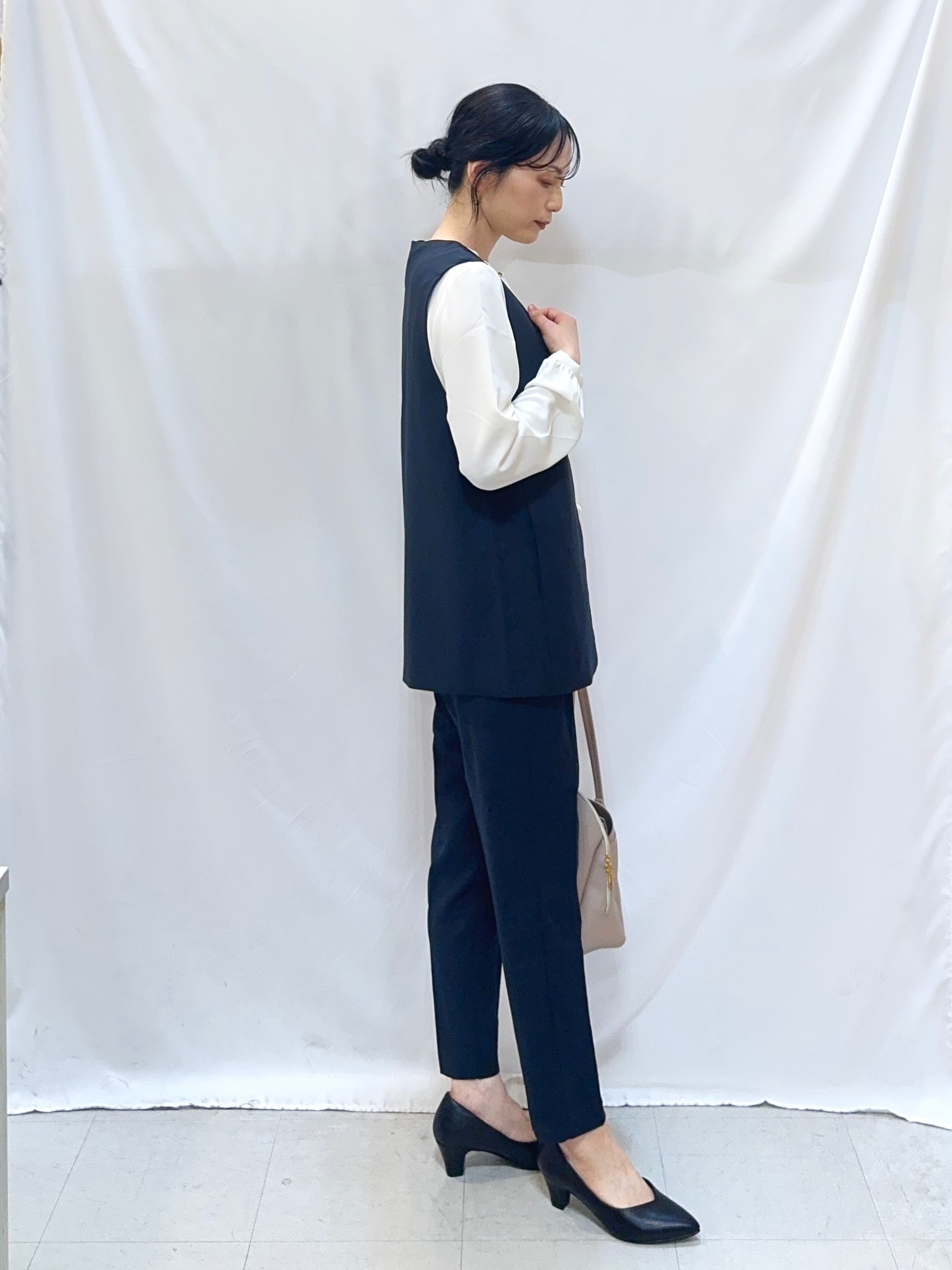 𝐇𝐢𝐫𝐨𝐦𝐢さんの「SHOO･LA･RUE｜【セットアップ可/洗濯後しわになりにくい/S-LL】シンプルで合わせやすい ノーカラージレ」を使ったコーディネート