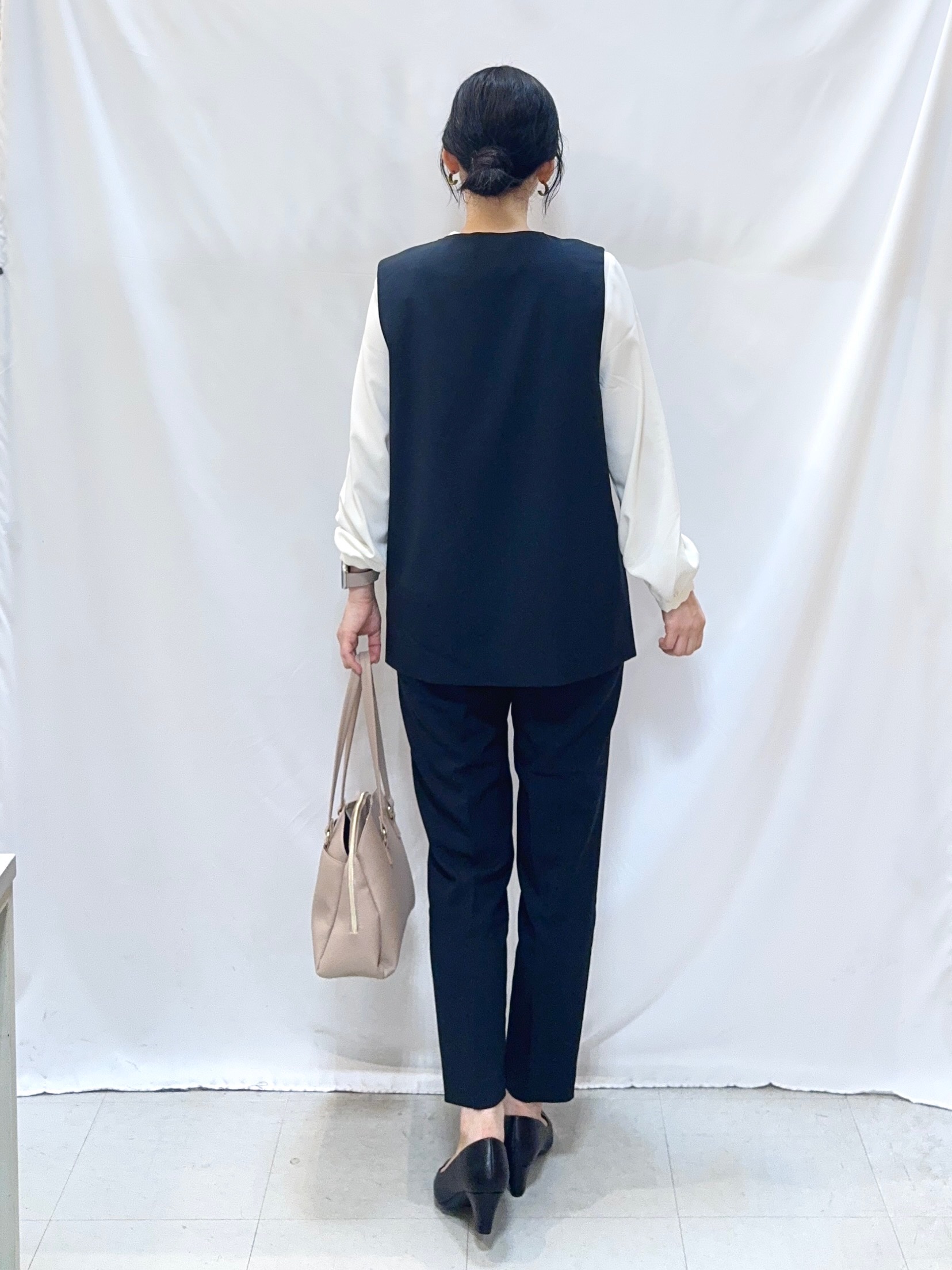 𝐇𝐢𝐫𝐨𝐦𝐢さんの「SHOO･LA･RUE｜【セットアップ可/洗濯後しわになりにくい/S-LL】シンプルで合わせやすい ノーカラージレ」を使ったコーディネート