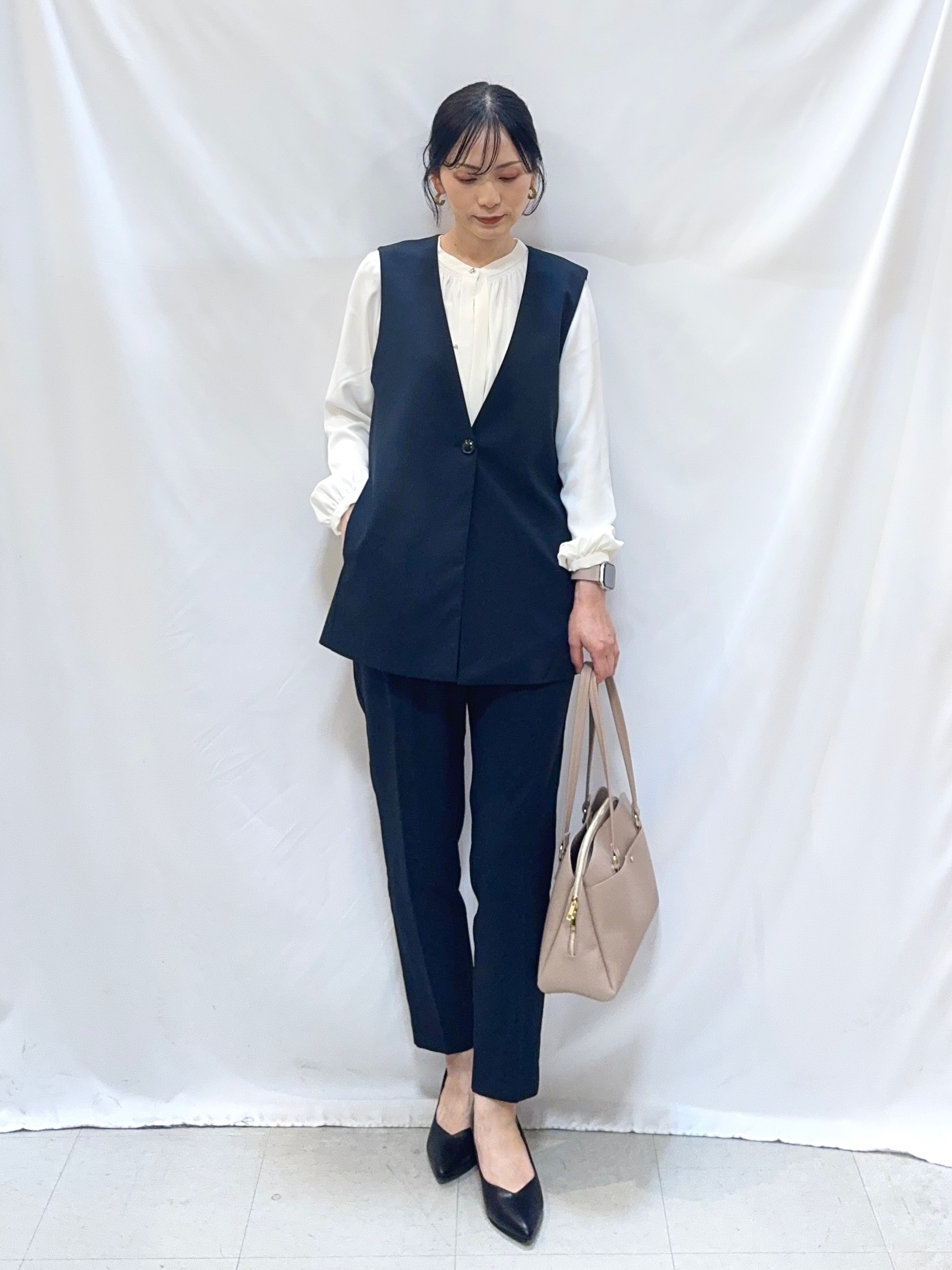 𝐇𝐢𝐫𝐨𝐦𝐢さんの「SHOO･LA･RUE｜【セットアップ可/洗濯後しわになりにくい/S-LL】シンプルで合わせやすい ノーカラージレ」を使ったコーディネート