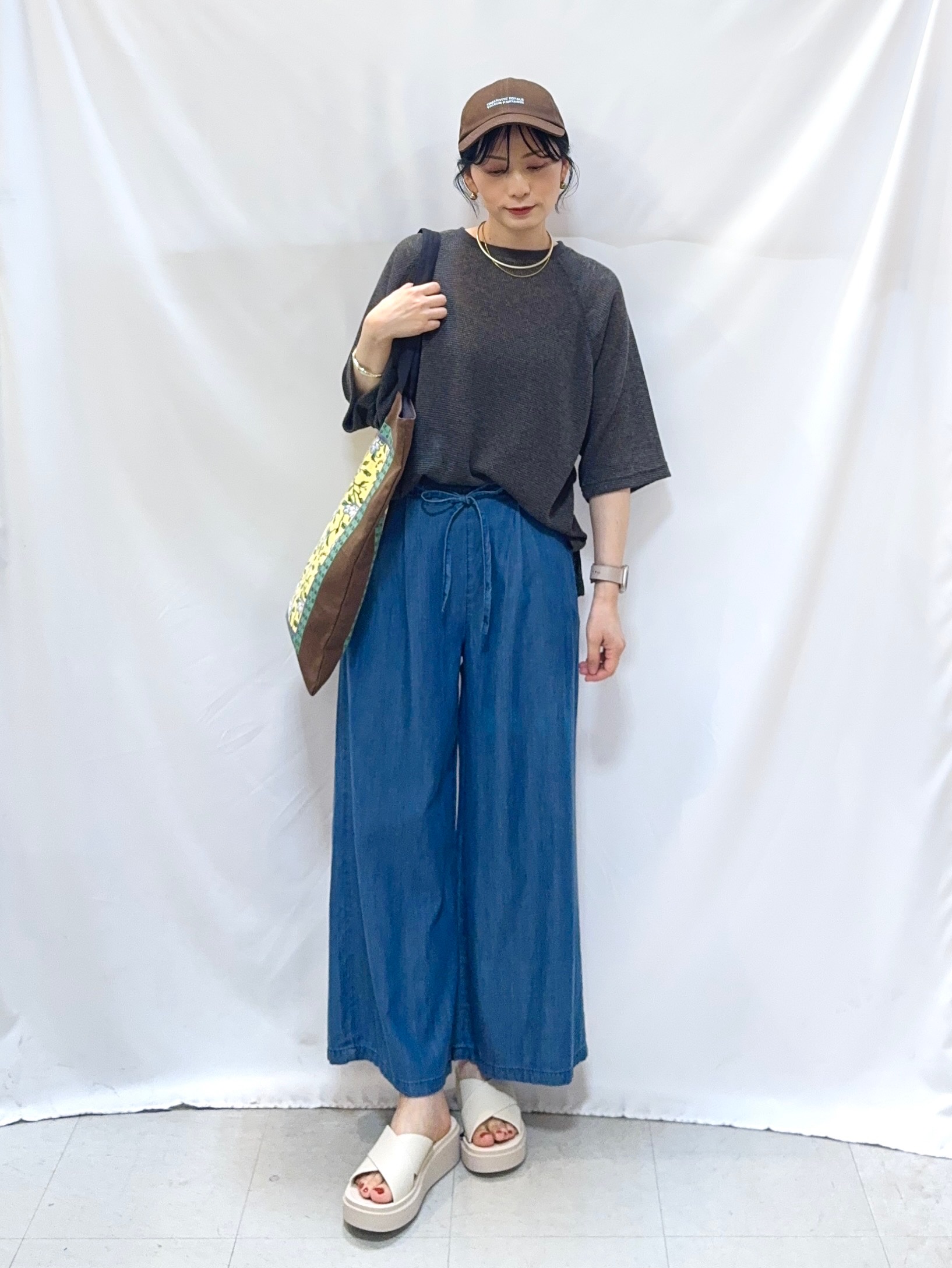 𝐇𝐢𝐫𝐨𝐦𝐢さんの「SHOO･LA･RUE｜【S-LL】シアーワッフル ラグラン5分袖ゆるTシャツ」を使ったコーディネート