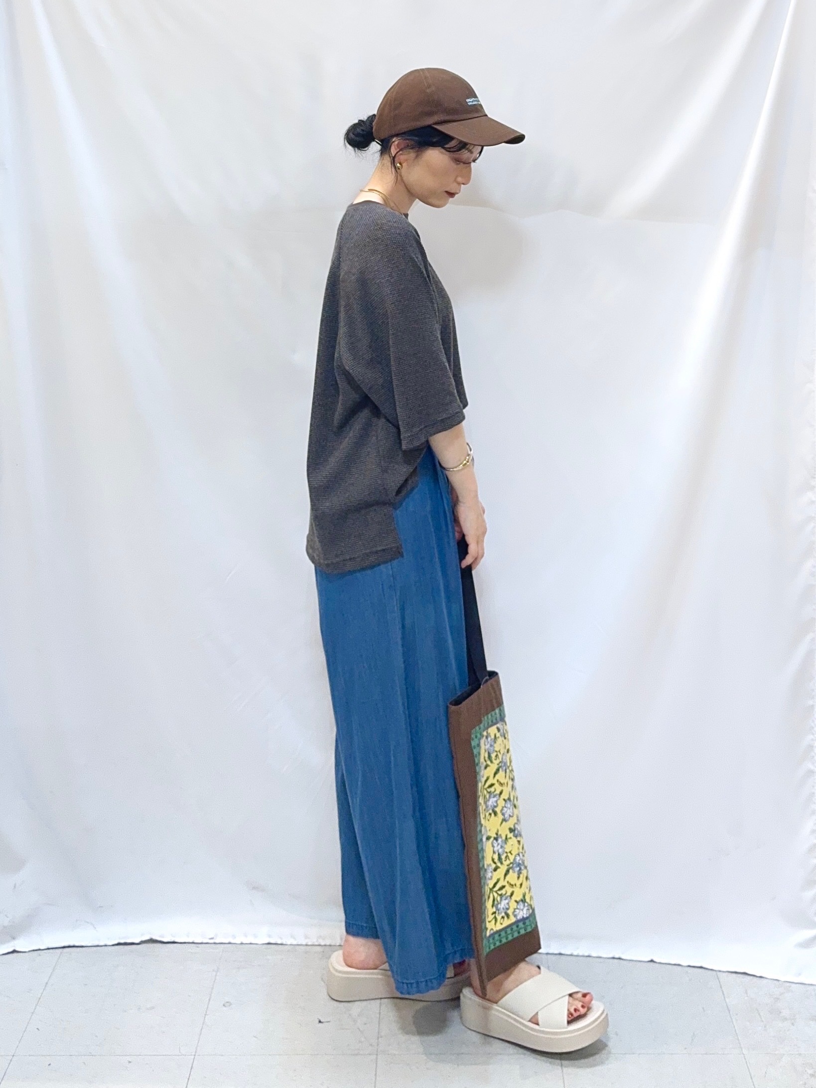 𝐇𝐢𝐫𝐨𝐦𝐢さんの「SHOO･LA･RUE｜【S-LL】シアーワッフル ラグラン5分袖ゆるTシャツ」を使ったコーディネート