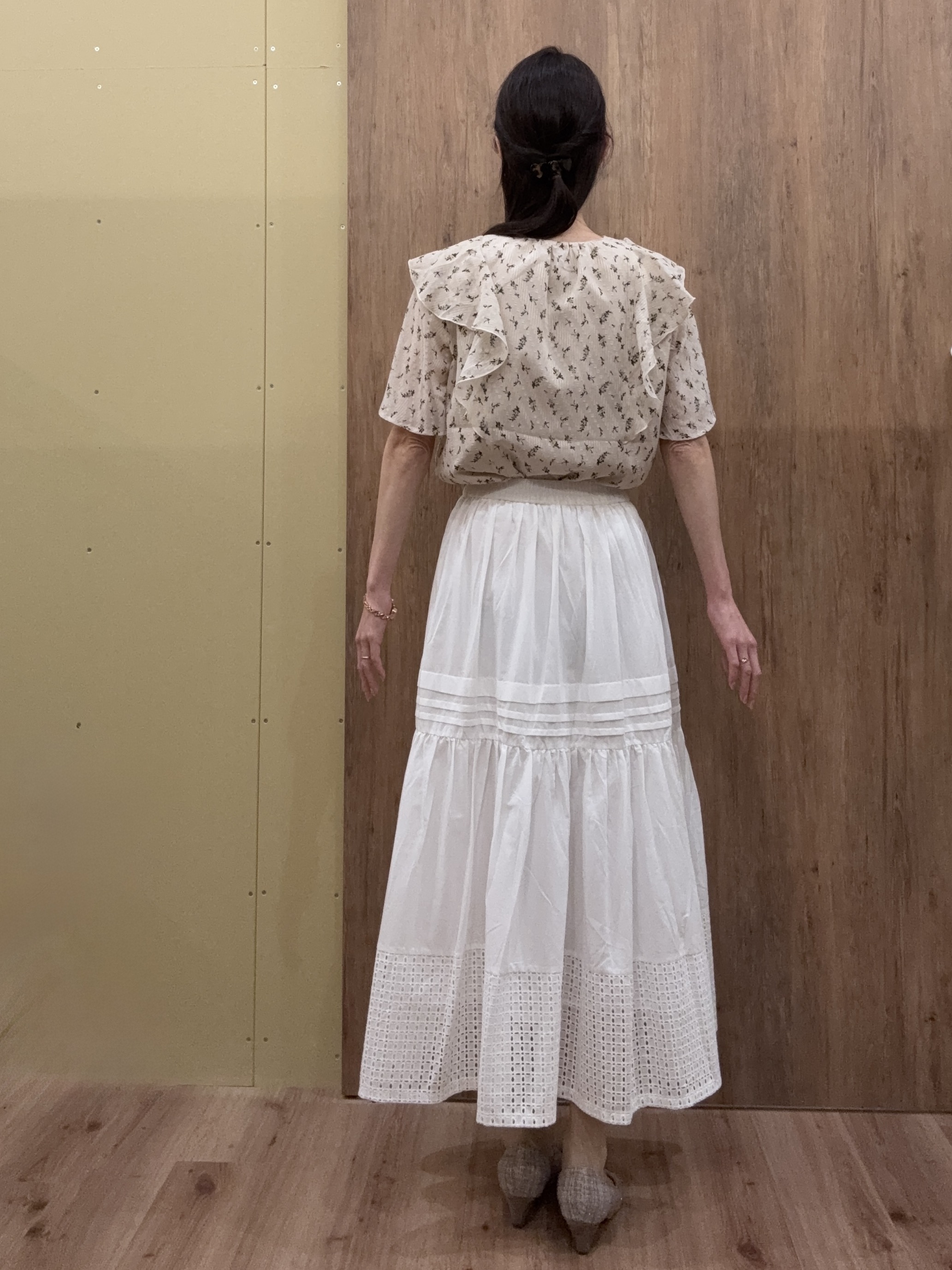 Ayakoさんの「grove｜【二の腕カバー・お仕事◎】フラワープリントブラウス」を使ったコーディネート