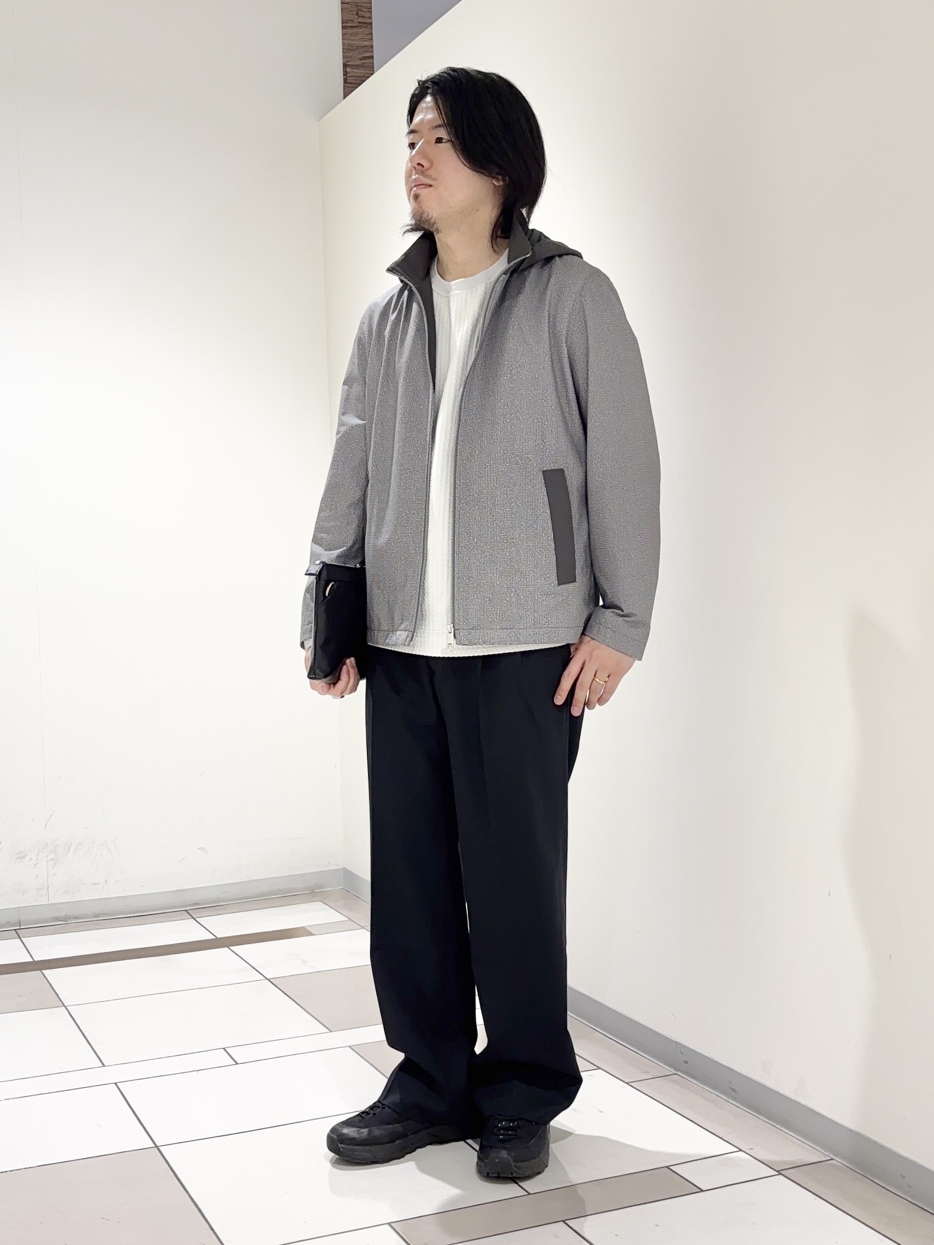 及川さんの「TAKEO KIKUCHI｜2WAYアクティブ ライト ブルゾン」を使ったコーディネート