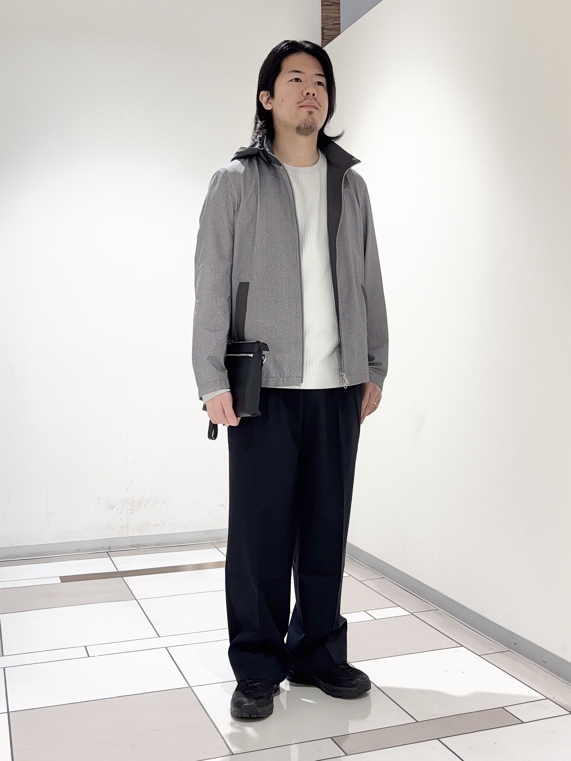 及川さんの「TAKEO KIKUCHI｜2WAYアクティブ ライト ブルゾン」を使ったコーディネート