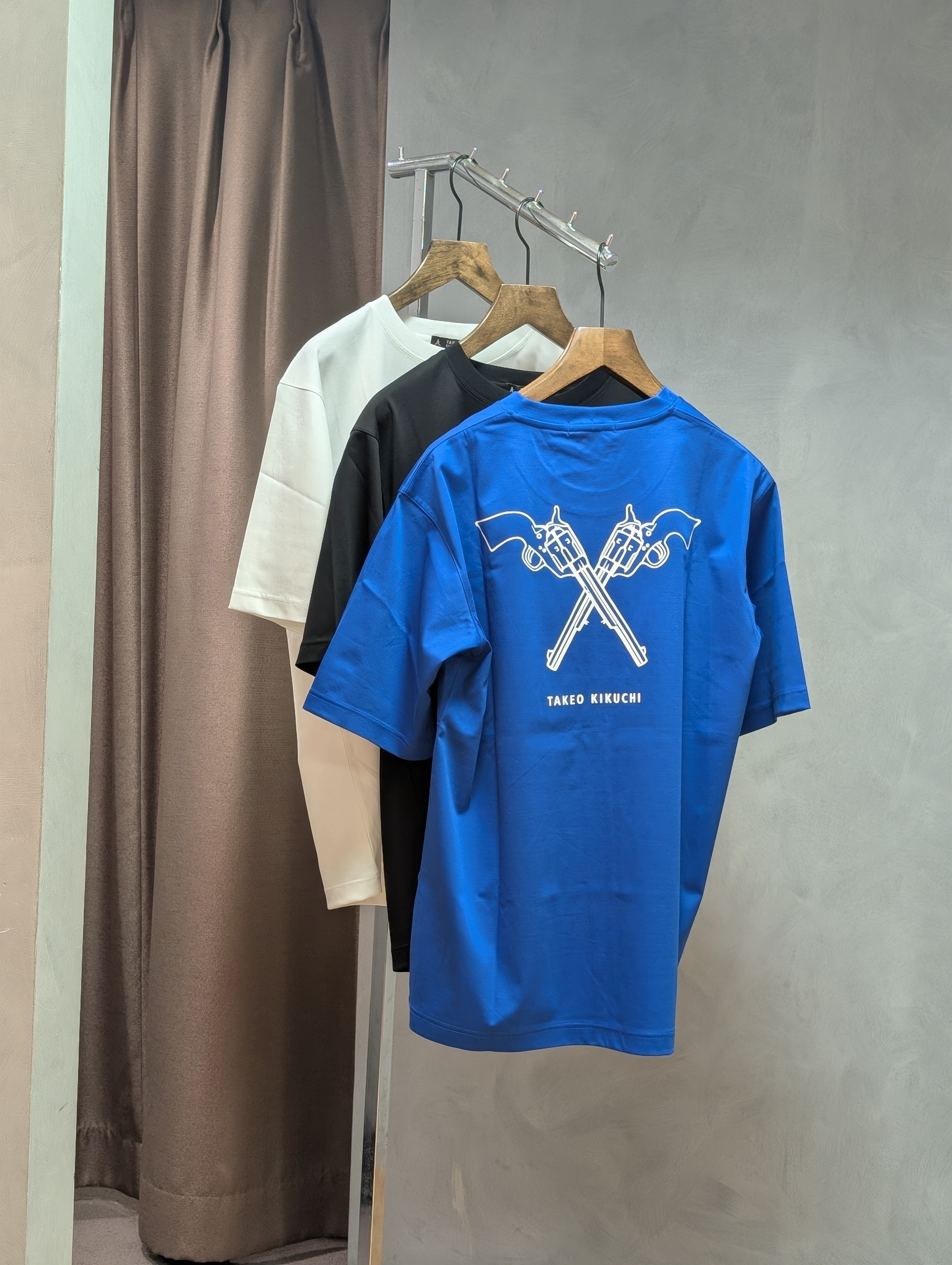 yasuさんの「TAKEO KIKUCHI｜【BOWLER HAT LABEL】アイスクリアコットン バッククロスピストル 半袖Tシャツ」を使ったコーディネート