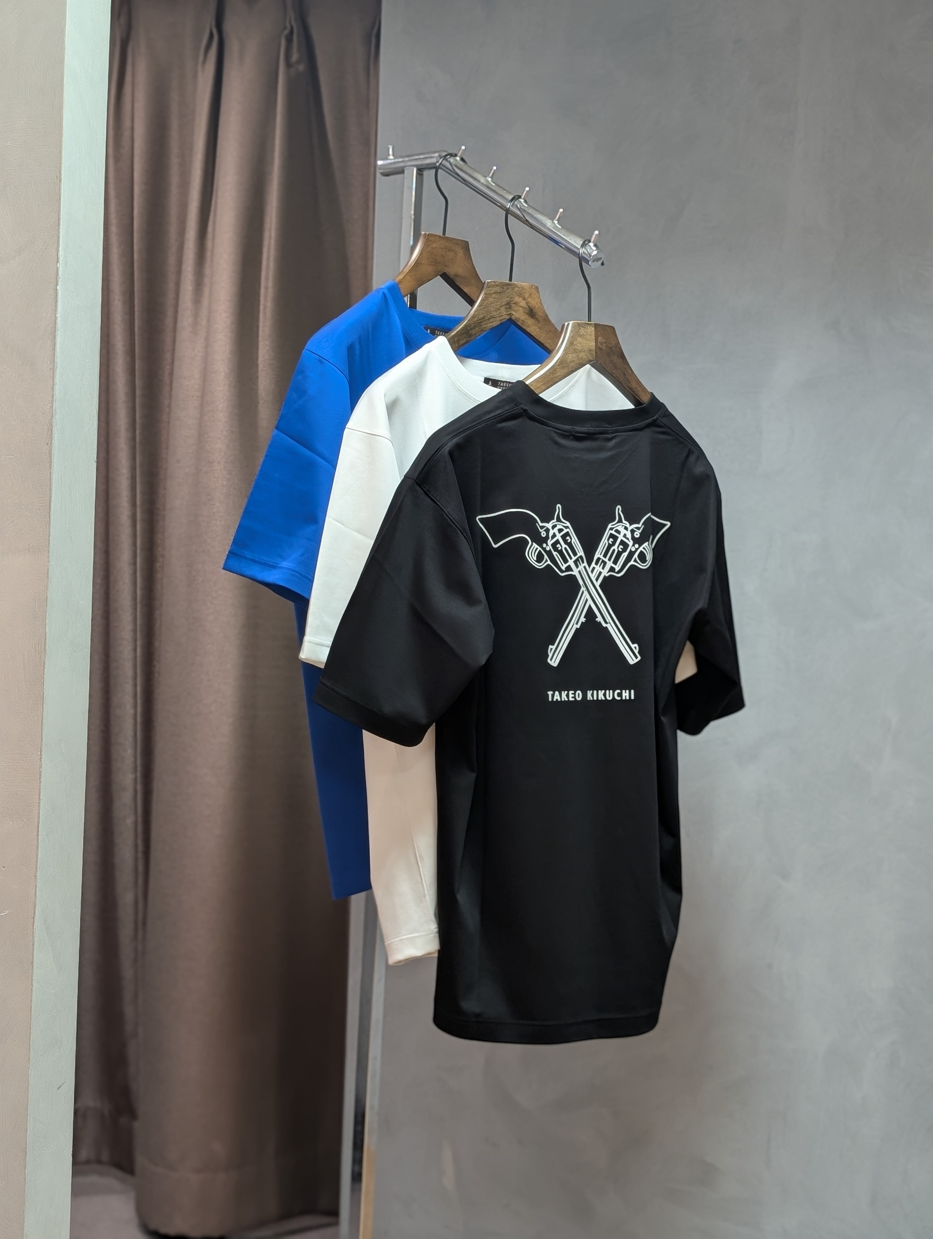 yasuさんの「TAKEO KIKUCHI｜【BOWLER HAT LABEL】アイスクリアコットン バッククロスピストル 半袖Tシャツ」を使ったコーディネート