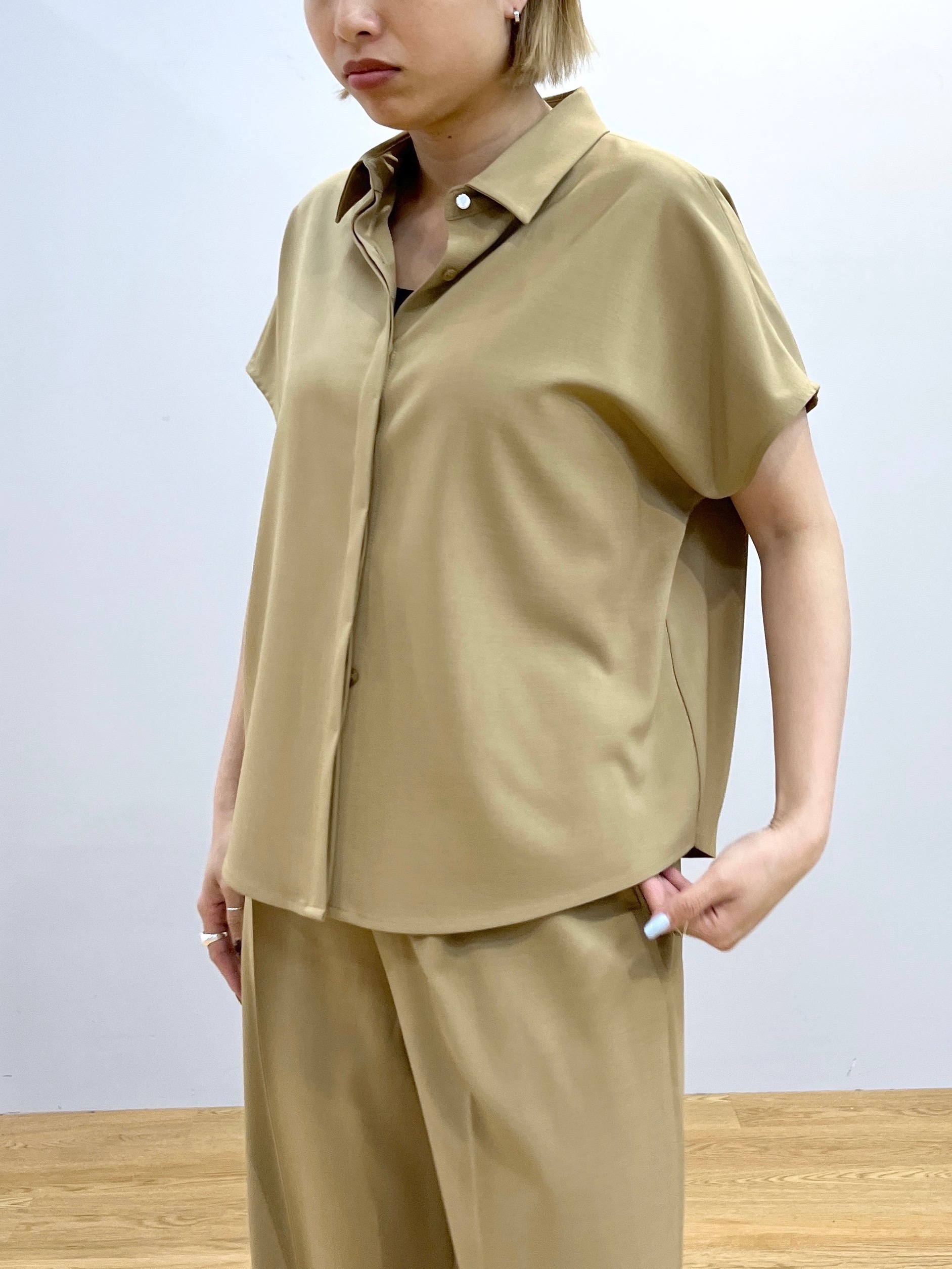 Harukaさんの「INDIVI｜Comfy SET UP｜フレアスリーブブラウス【セットアップ対応／通勤／カセット服／接触冷感／UV」を使ったコーディネート
