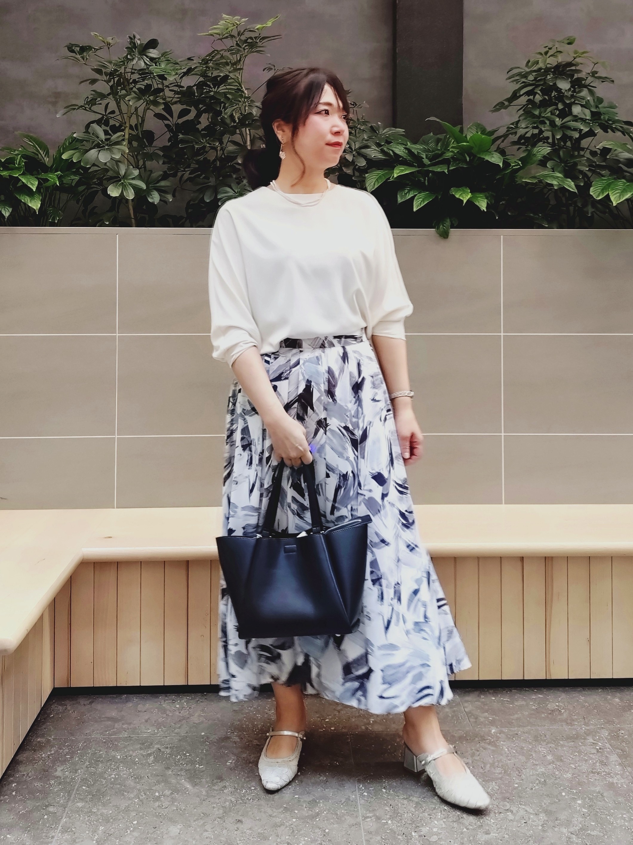 TOMOMIさんの「INDIVI｜【さらに軽く軽快！／着る日傘】ノーカラージャケット」を使ったコーディネート