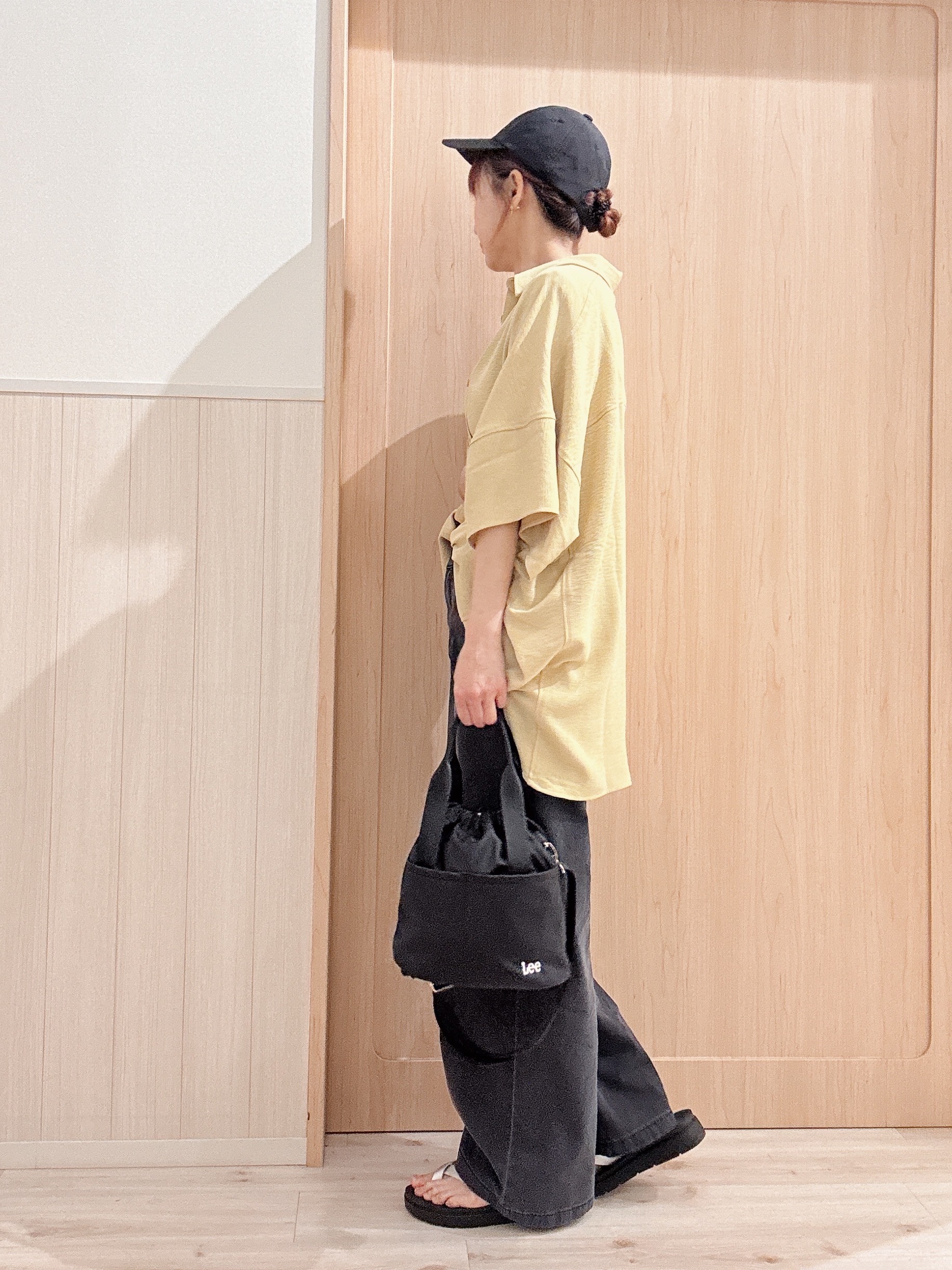 モカさんの「SHOO･LA･RUE｜【高レビュー/洗濯後しわになりにくい/体型カバー】きちんとゆるっと 大人の抜け感 ポンチョ風カラーシ」を使ったコーディネート