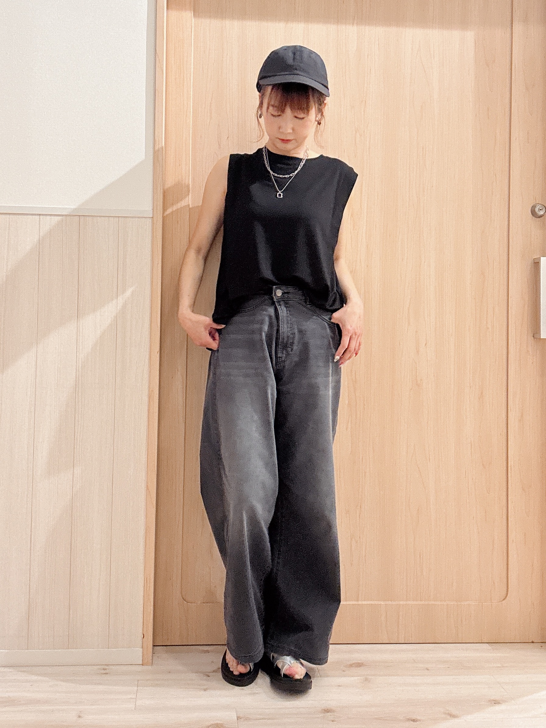 モカさんの「SHOO･LA･RUE｜【高レビュー/洗濯後しわになりにくい/体型カバー】きちんとゆるっと 大人の抜け感 ポンチョ風カラーシ」を使ったコーディネート