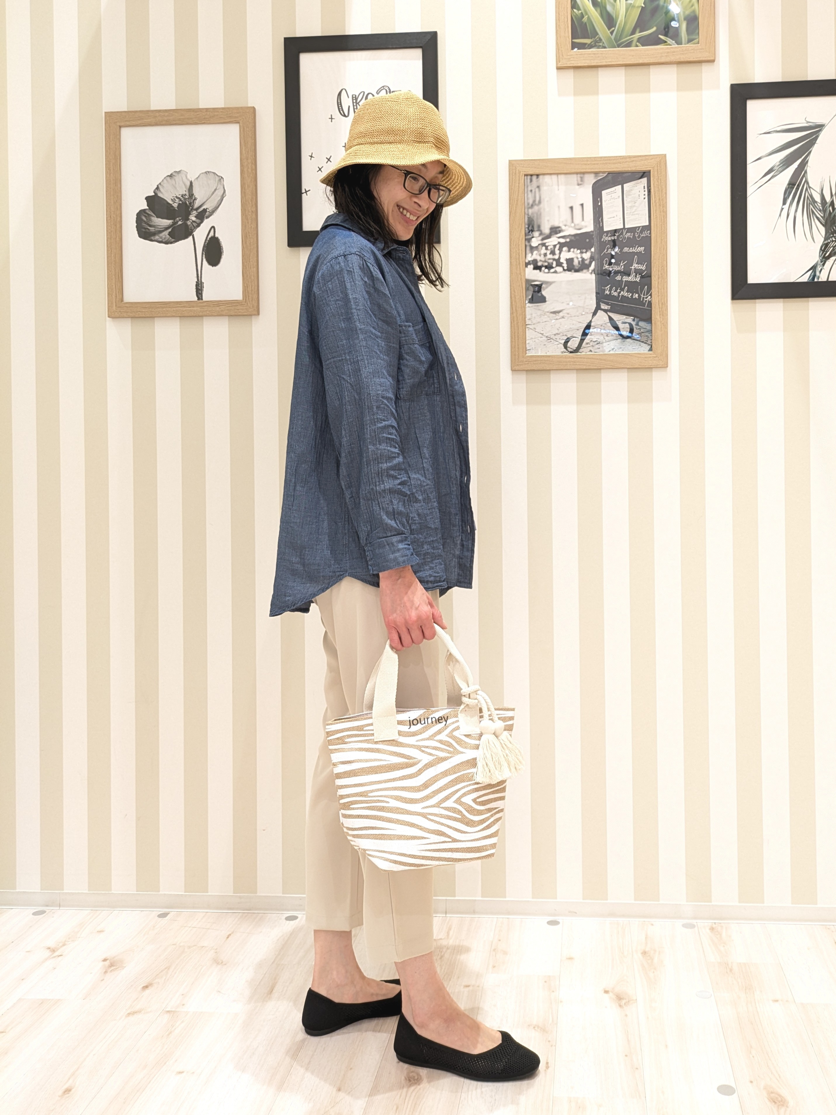 Mikiさんの「SHOO･LA･RUE｜【綿100%/UV/S-LL/体型カバー】優しく透ける 柔らかシアーデニムシャツ」を使ったコーディネート