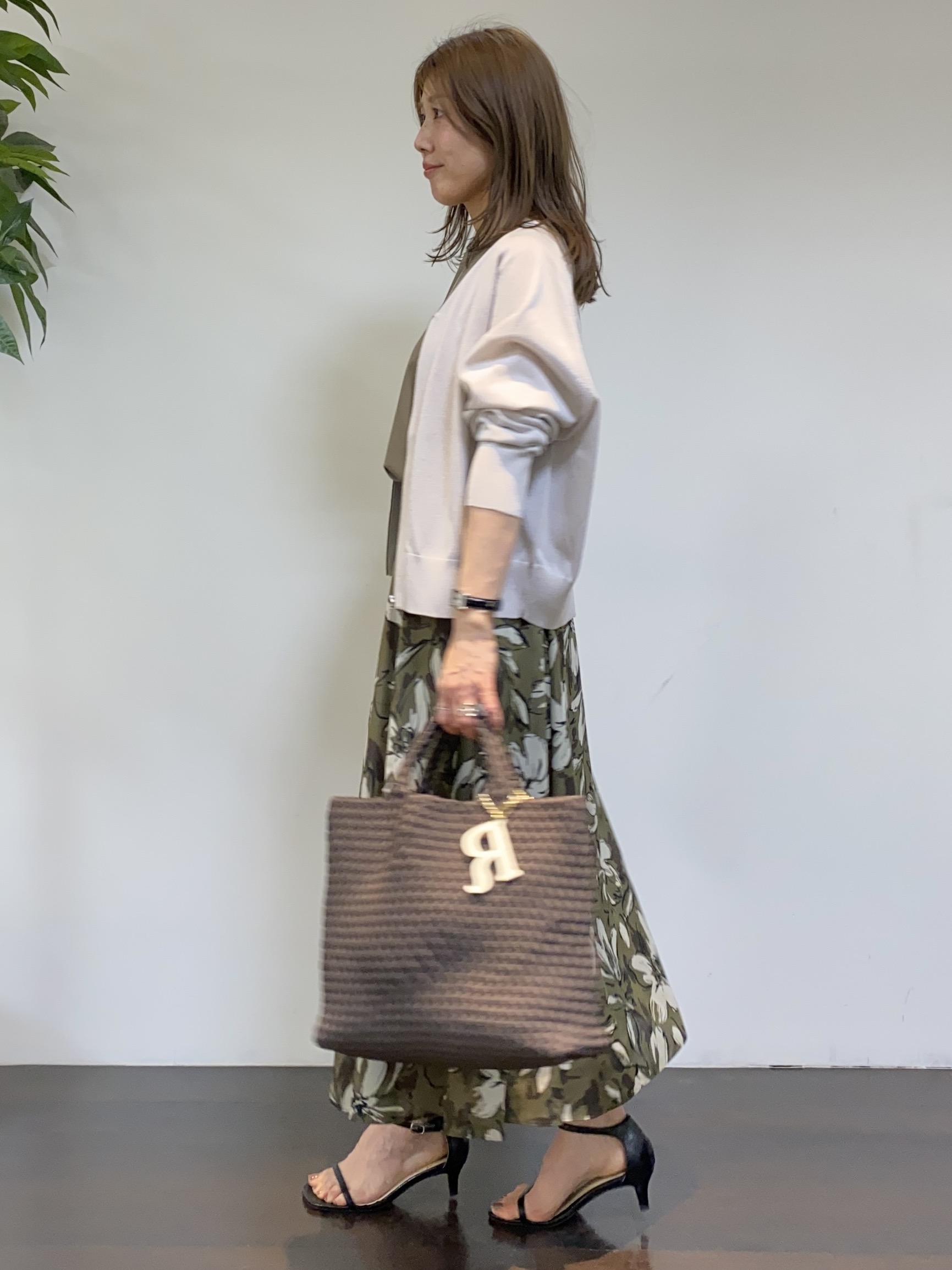tomoさんの「UNTITLED｜【アンサンブル可/日除け・冷房対策】シアーレーヨンZIPカーディガン」を使ったコーディネート