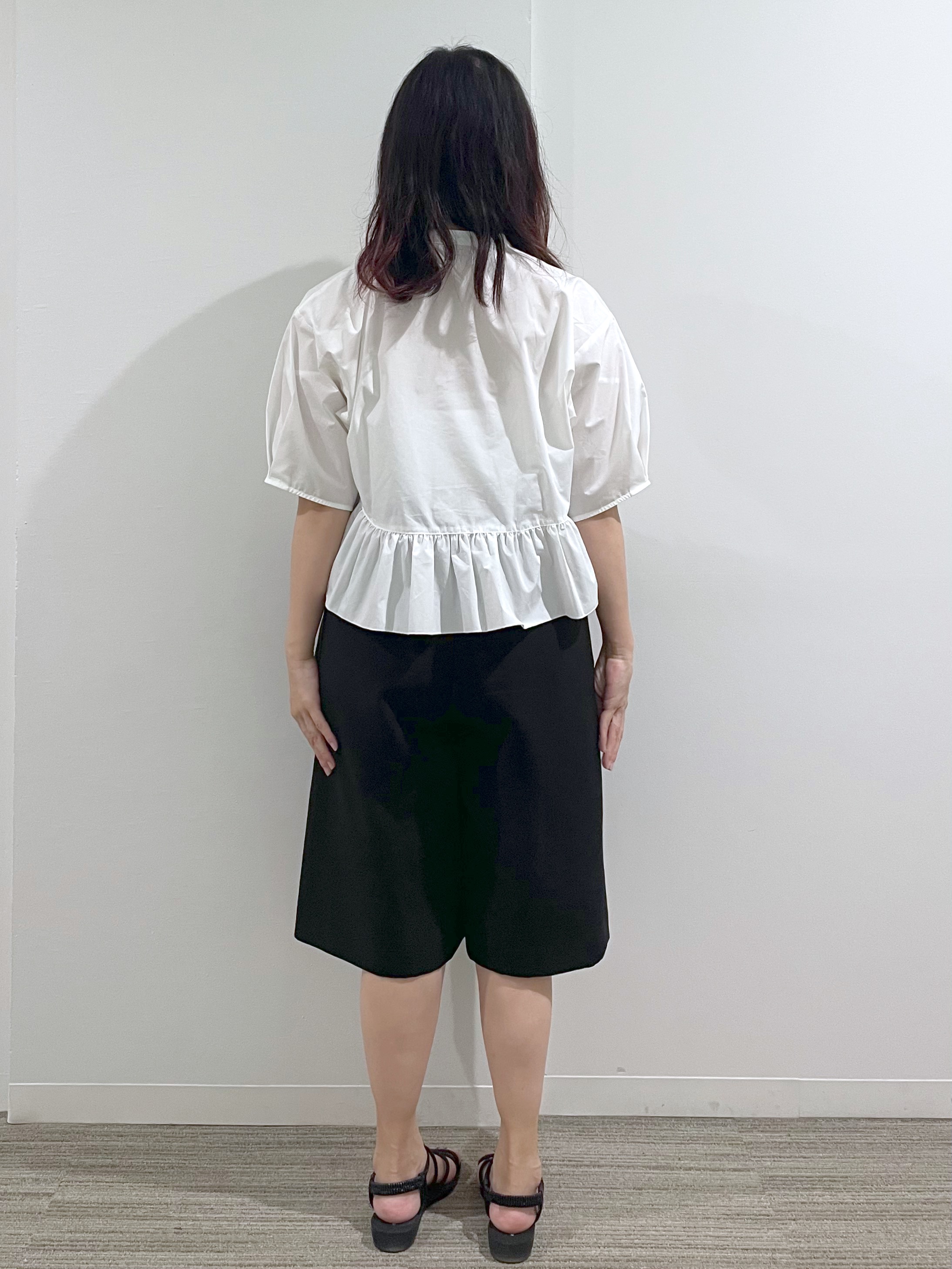 きほさんの「OPAQUE.CLIP｜フリルペプラムシャツブラウス【洗濯機OK】」を使ったコーディネート