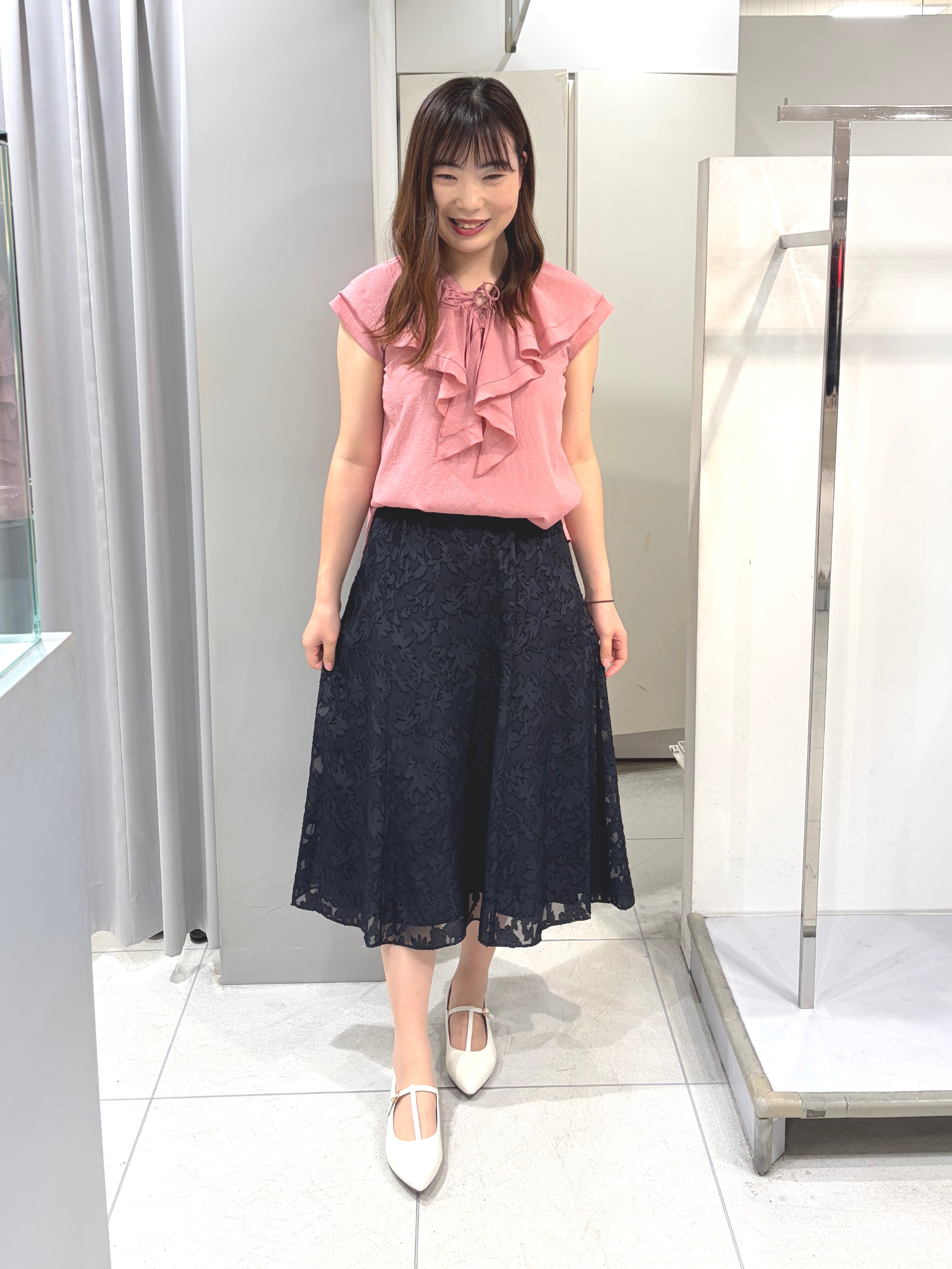 AZUSAさんの「Reflect｜【通気性あり／涼しい／マシンウォッシャブル】フリルブラウス」を使ったコーディネート