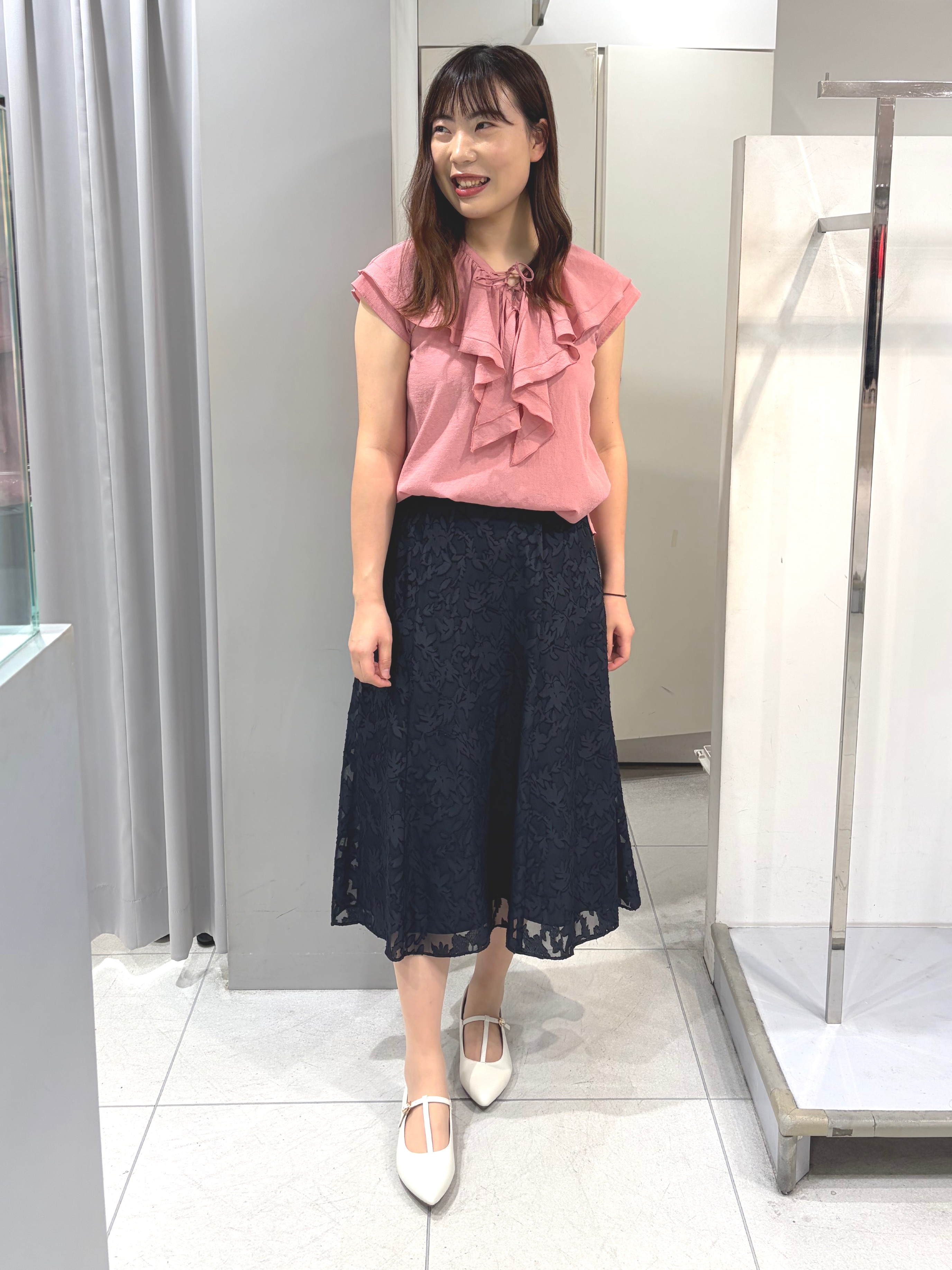 AZUSAさんの「Reflect｜【通気性あり／涼しい／マシンウォッシャブル】フリルブラウス」を使ったコーディネート