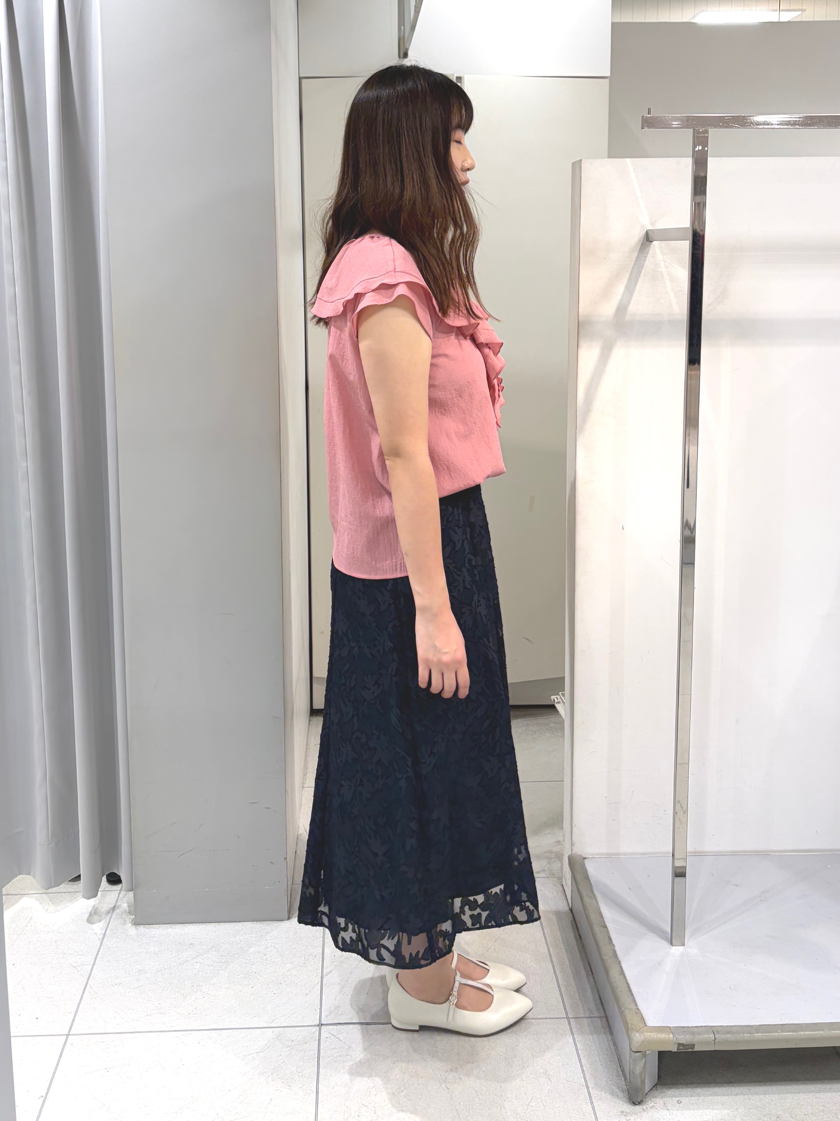 AZUSAさんの「Reflect｜【通気性あり／涼しい／マシンウォッシャブル】フリルブラウス」を使ったコーディネート