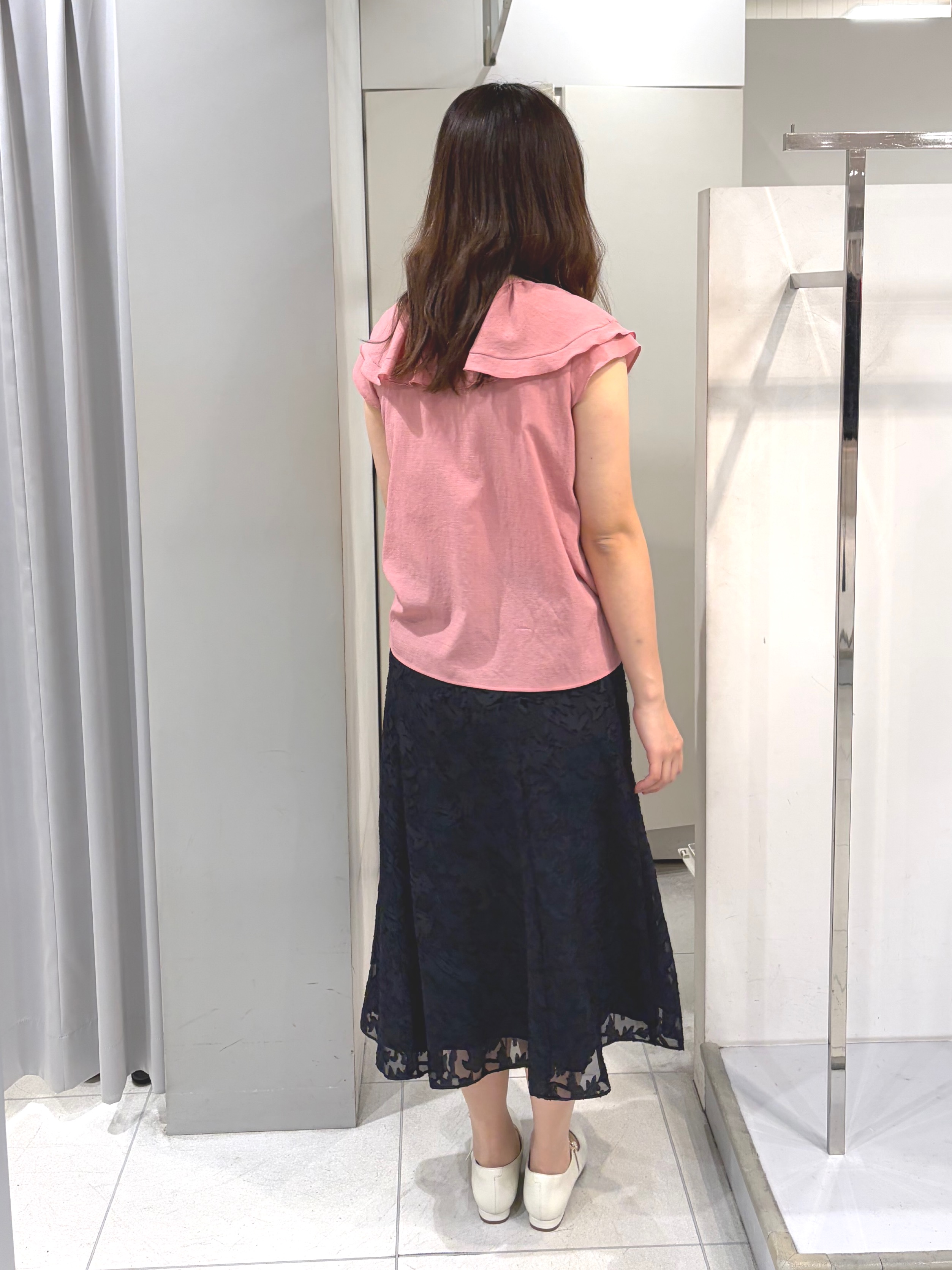 AZUSAさんの「Reflect｜【通気性あり／涼しい／マシンウォッシャブル】フリルブラウス」を使ったコーディネート