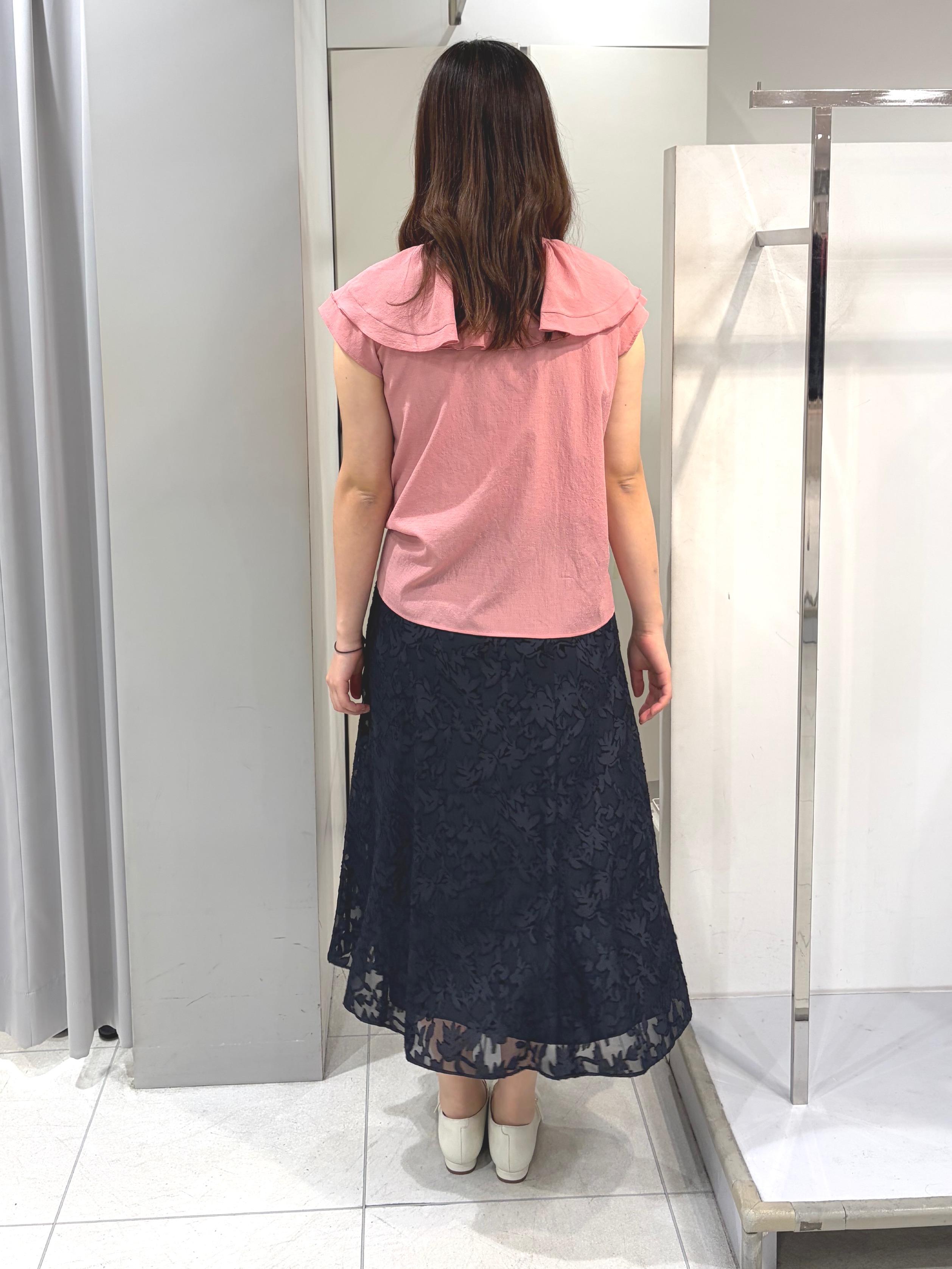 AZUSAさんの「Reflect｜【通気性あり／涼しい／マシンウォッシャブル】フリルブラウス」を使ったコーディネート