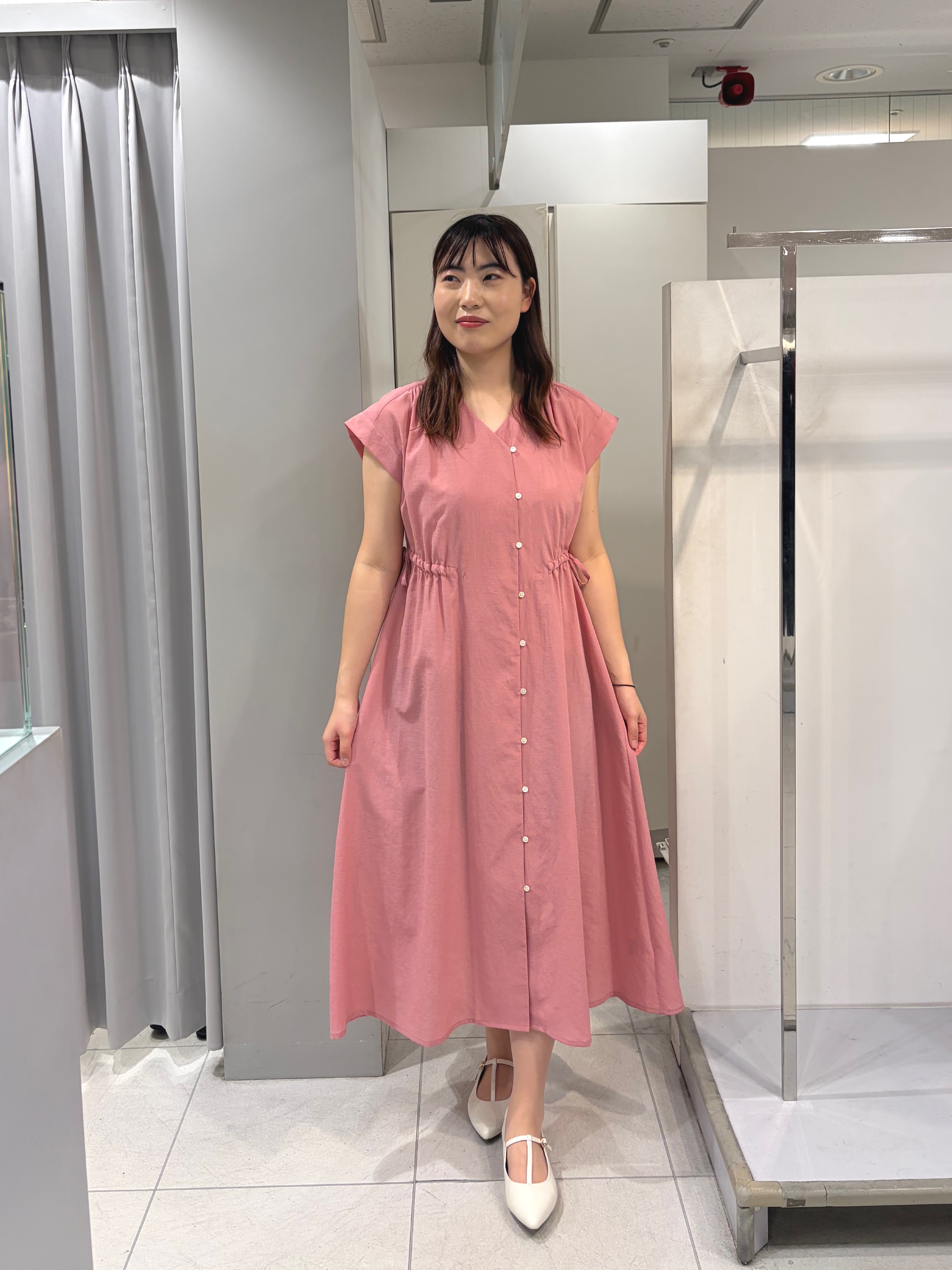 AZUSAさんの「Reflect｜【通気性あり／涼しい／マシンウォッシャブル】フロントボタンワンピース」を使ったコーディネート