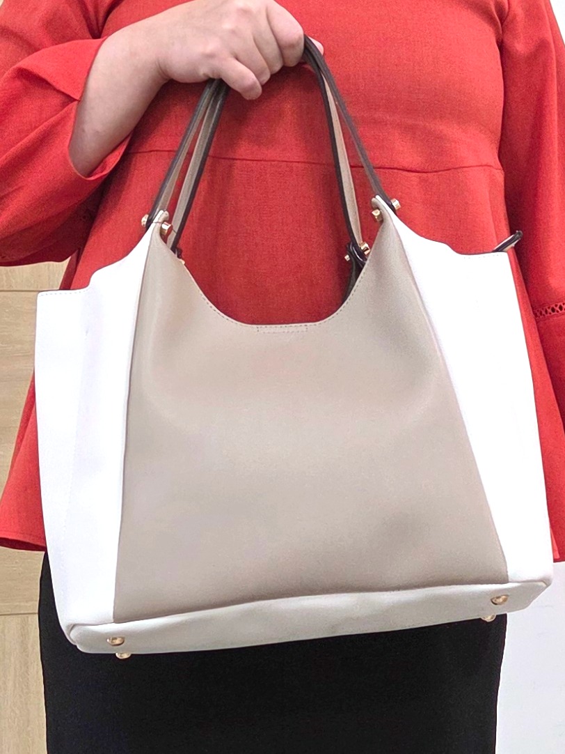 にゃみさんの「grove｜【UVカット・体型カバーも叶う】麻調メッシュランタンスリーブブラウス」を使ったコーディネート