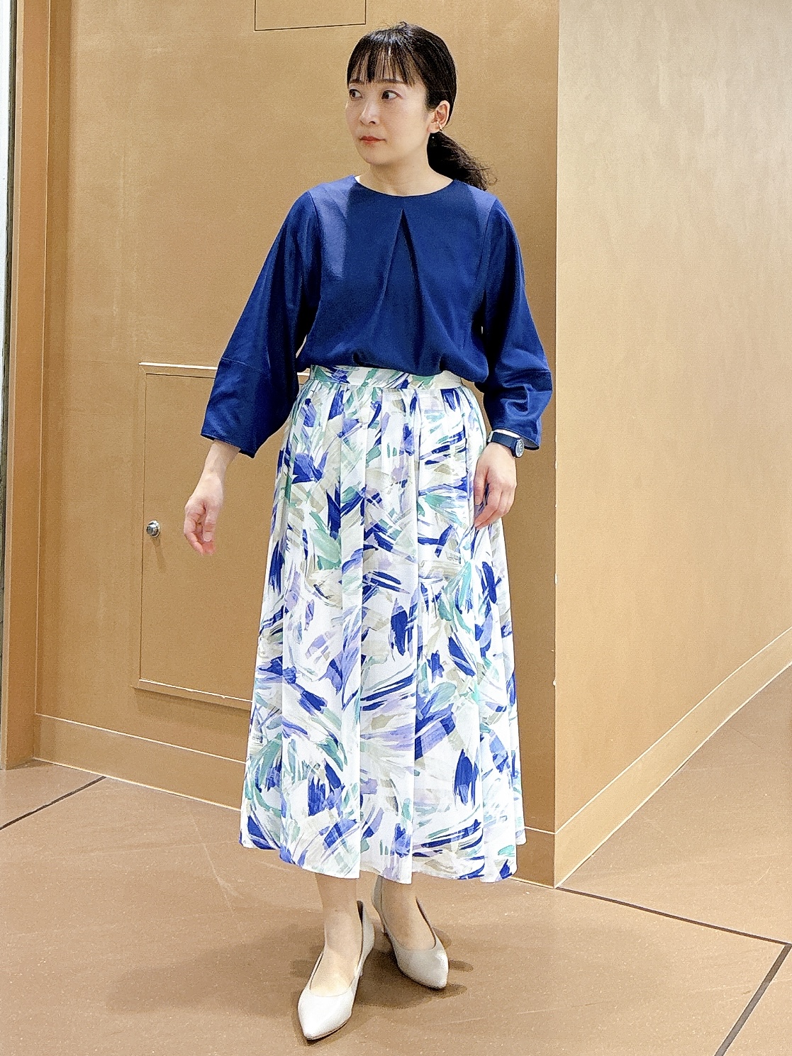 hattoriさんの「INDIVI｜【洗える／UVケア／SETUP可能】デニムライク ランタン袖ブラウス」を使ったコーディネート