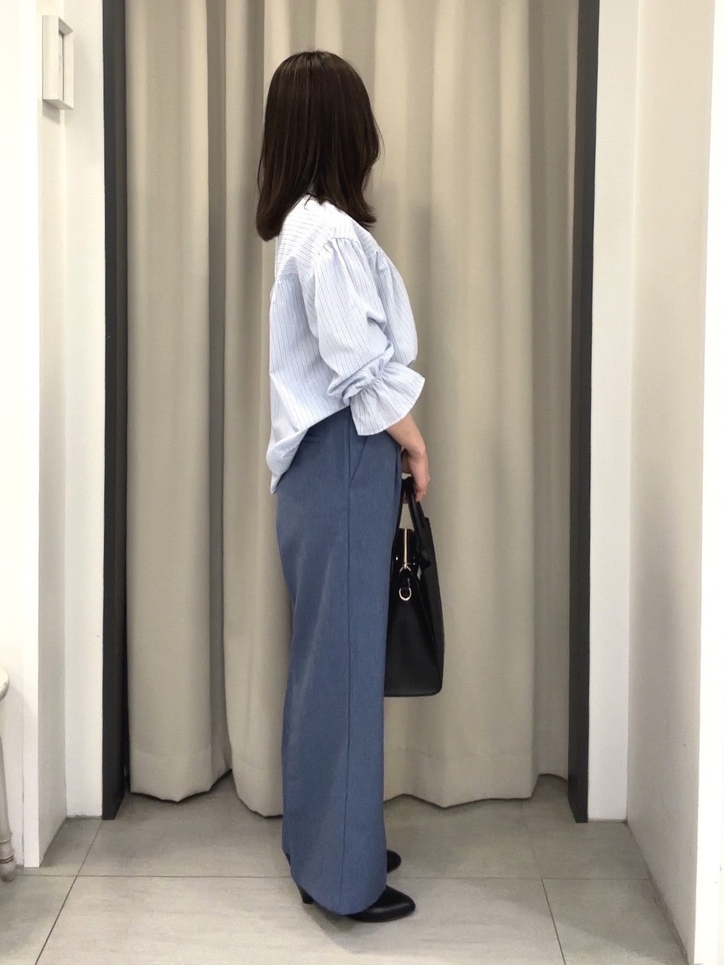 Nao さんの「grove｜【貴島明日香さん着用／イージーケア／接触冷感】麻混スタンドギャザーシャツ」を使ったコーディネート