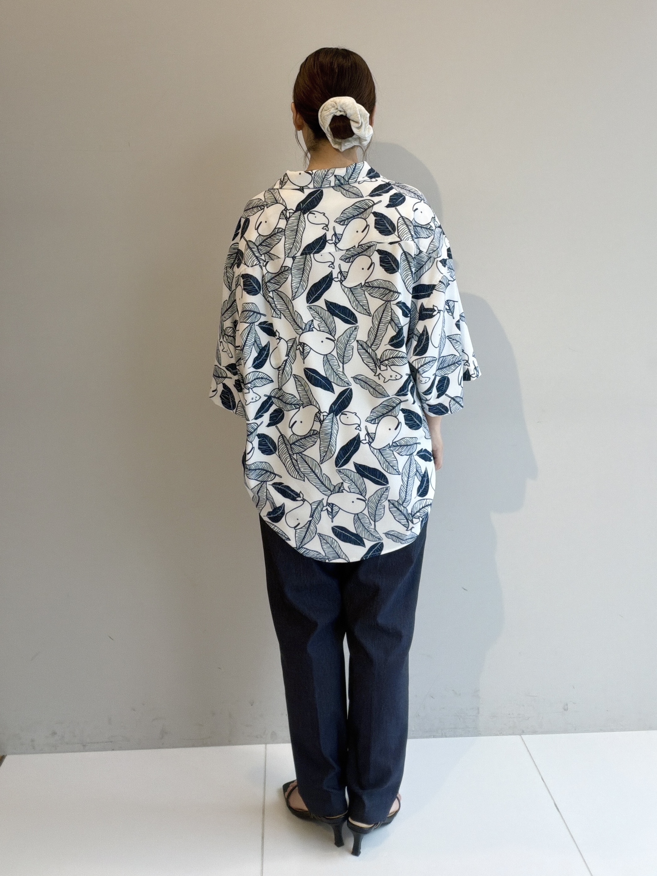 abeさんの「tk.TAKEO KIKUCHI｜梨地クジラシャツ」を使ったコーディネート