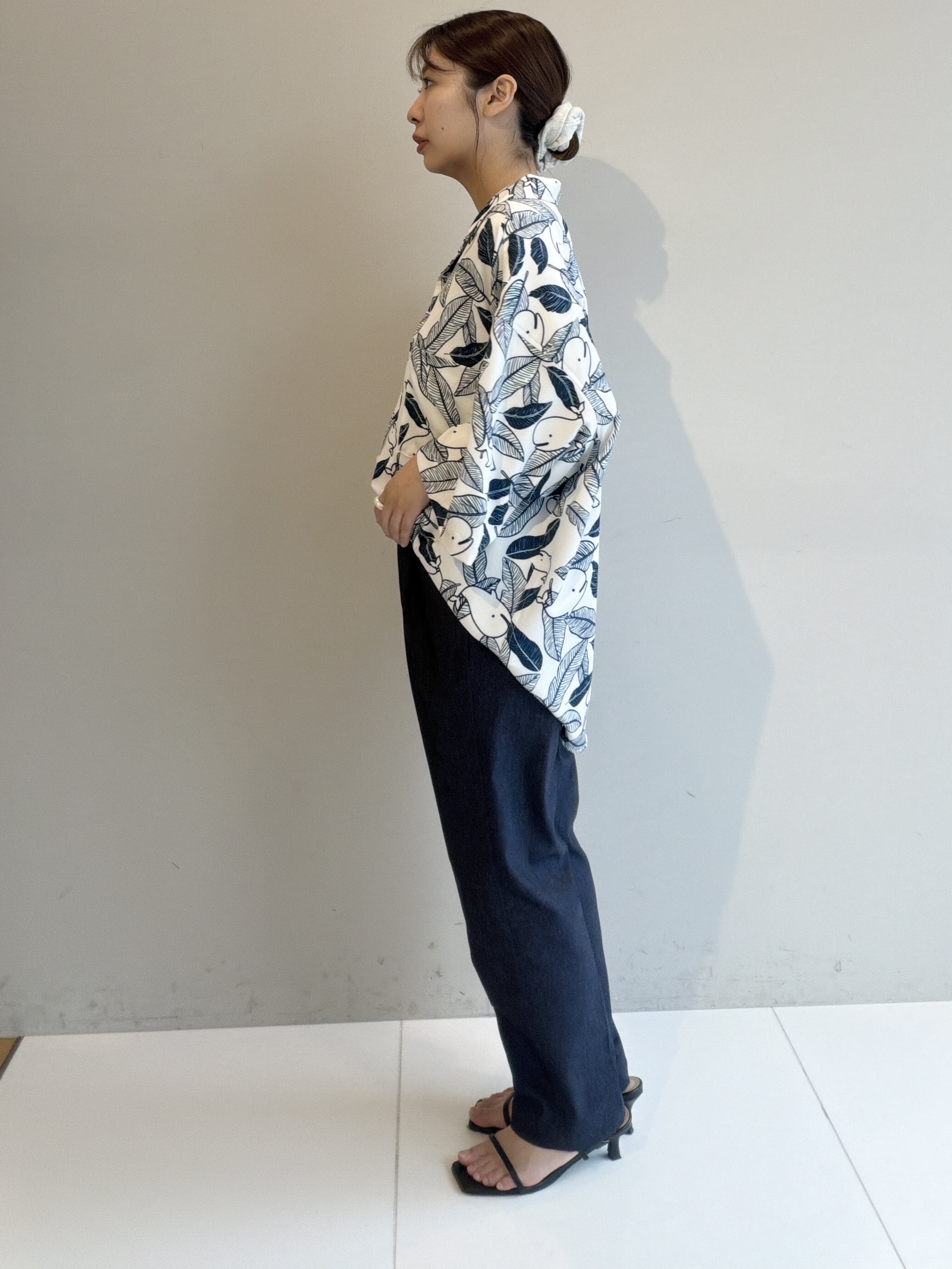 abeさんの「tk.TAKEO KIKUCHI｜梨地クジラシャツ」を使ったコーディネート
