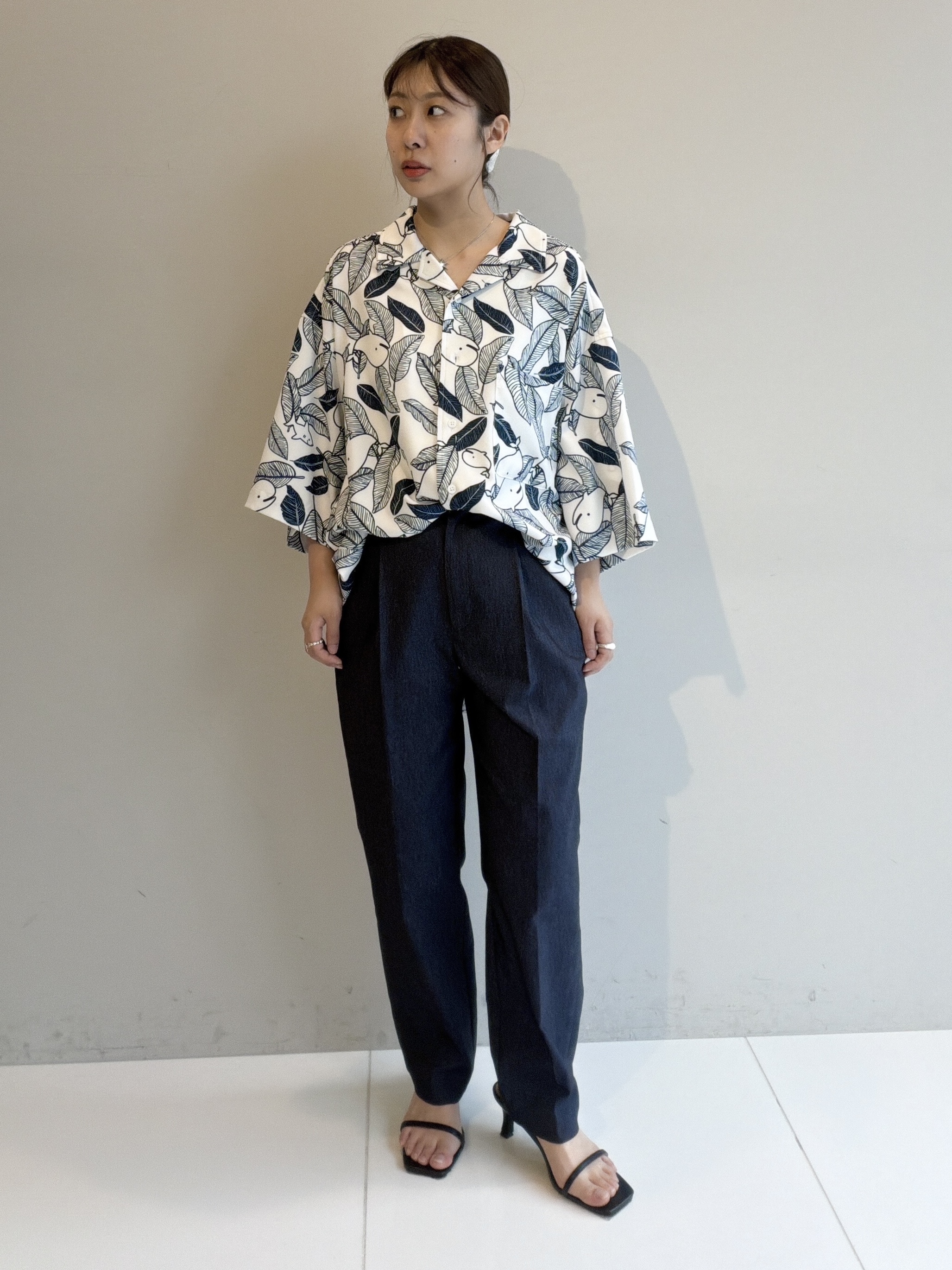abeさんの「tk.TAKEO KIKUCHI｜梨地クジラシャツ」を使ったコーディネート