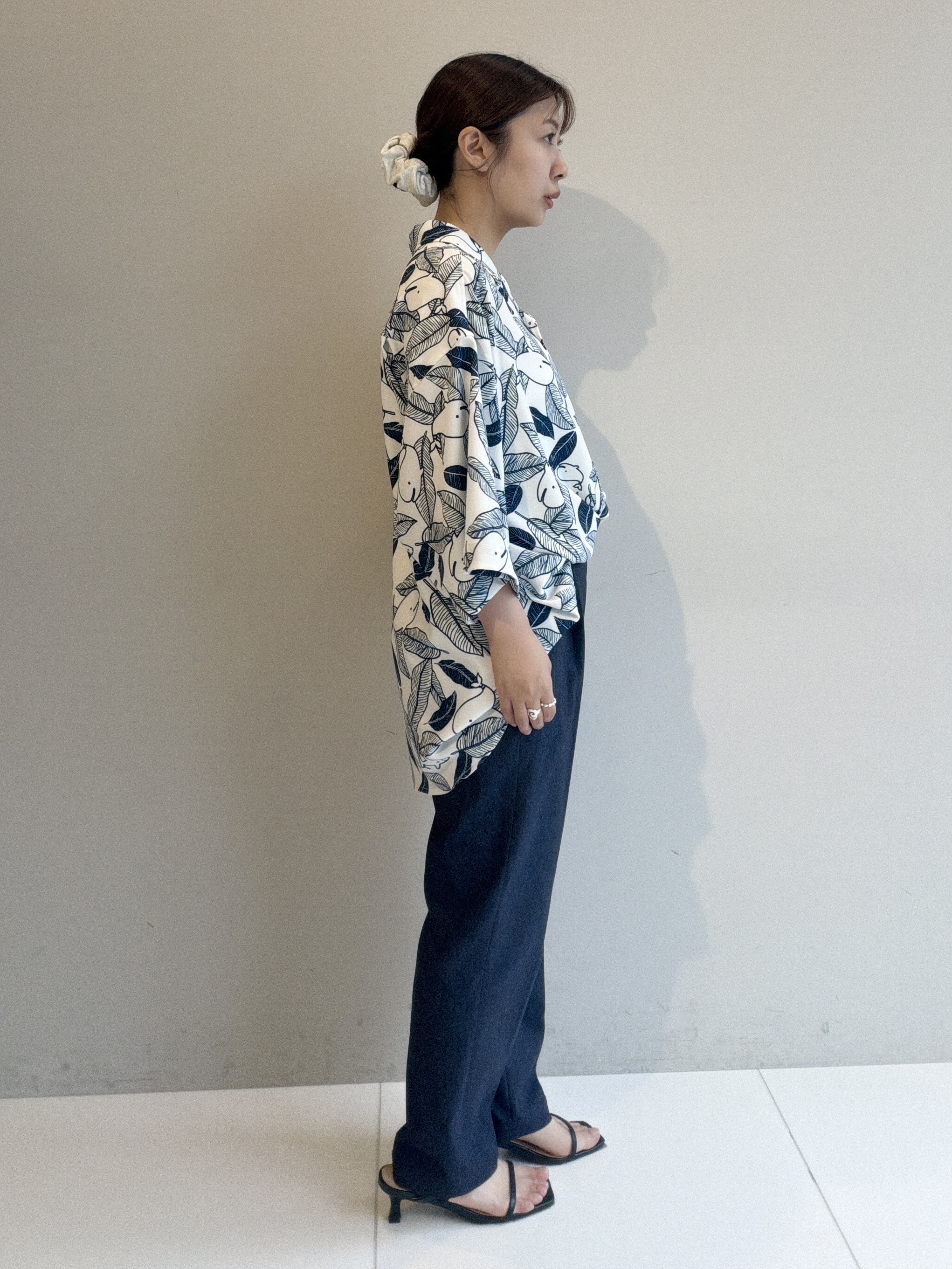 abeさんの「tk.TAKEO KIKUCHI｜梨地クジラシャツ」を使ったコーディネート