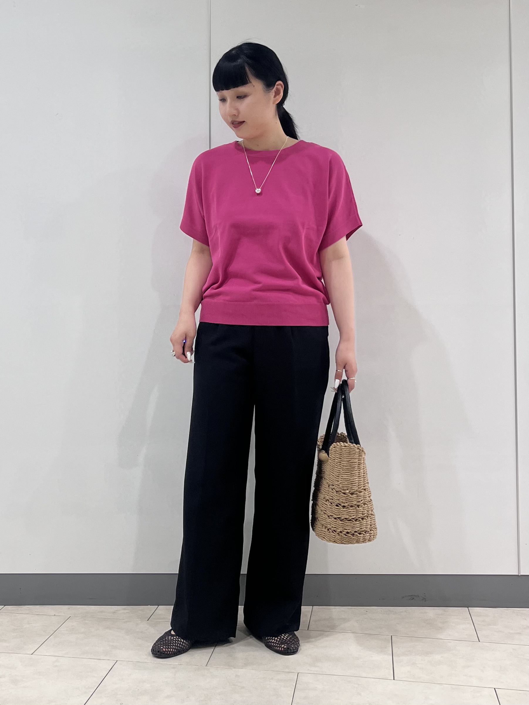 hasuさんの「INDIVI｜【洗える／コットン】ドライタッチさらりニットT」を使ったコーディネート