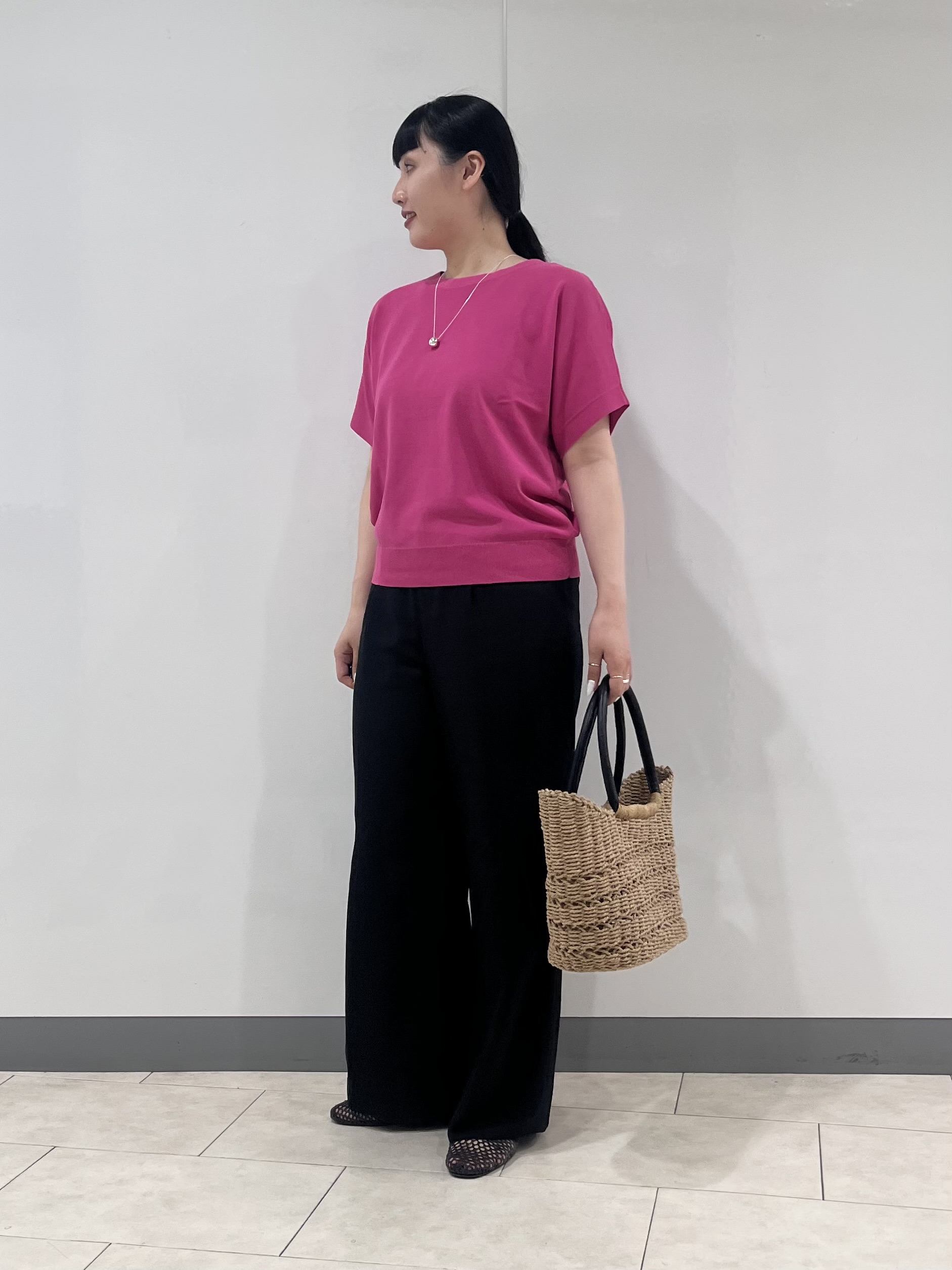 hasuさんの「INDIVI｜【洗える／コットン】ドライタッチさらりニットT」を使ったコーディネート