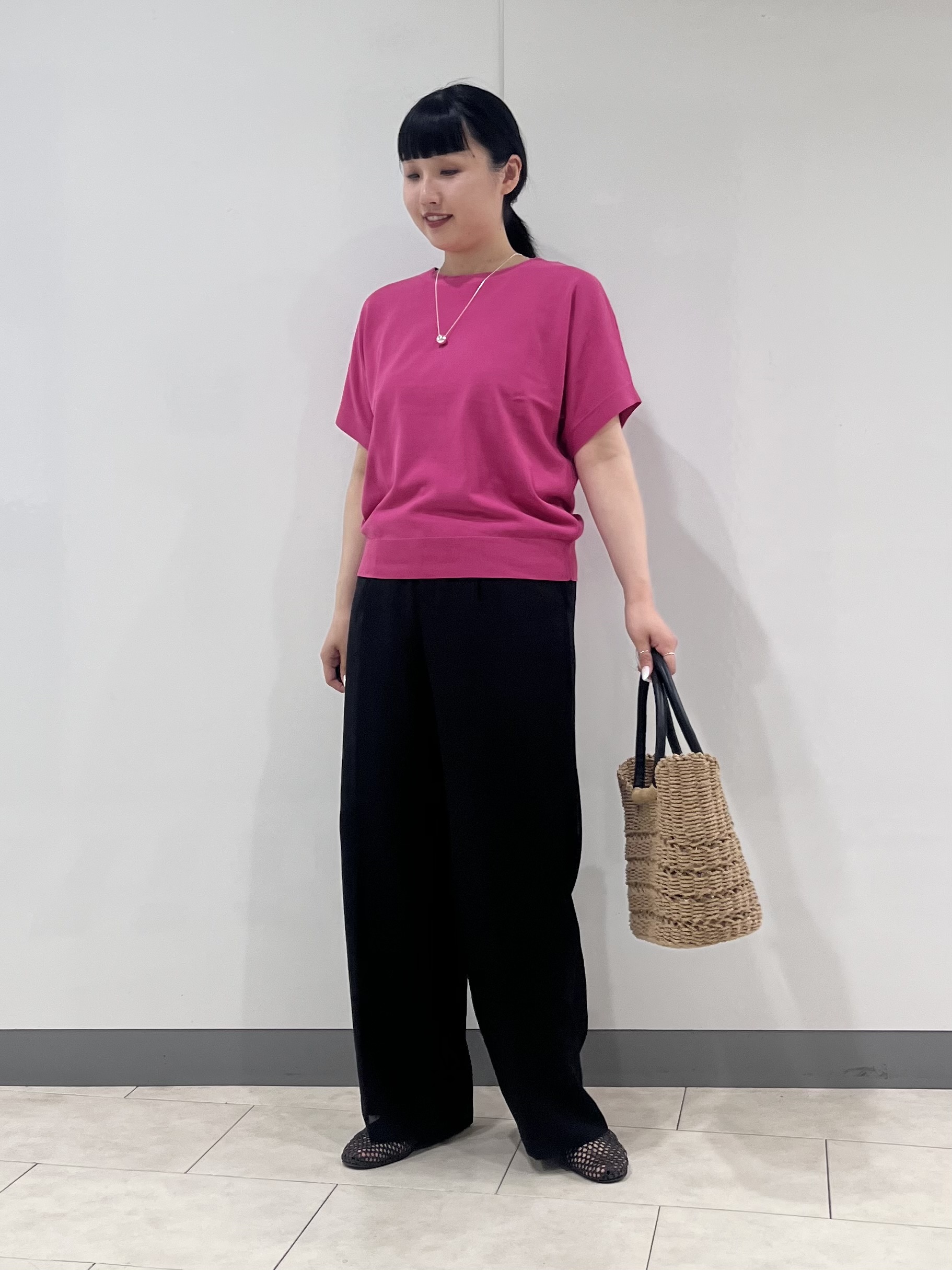 hasuさんの「INDIVI｜【洗える／コットン】ドライタッチさらりニットT」を使ったコーディネート