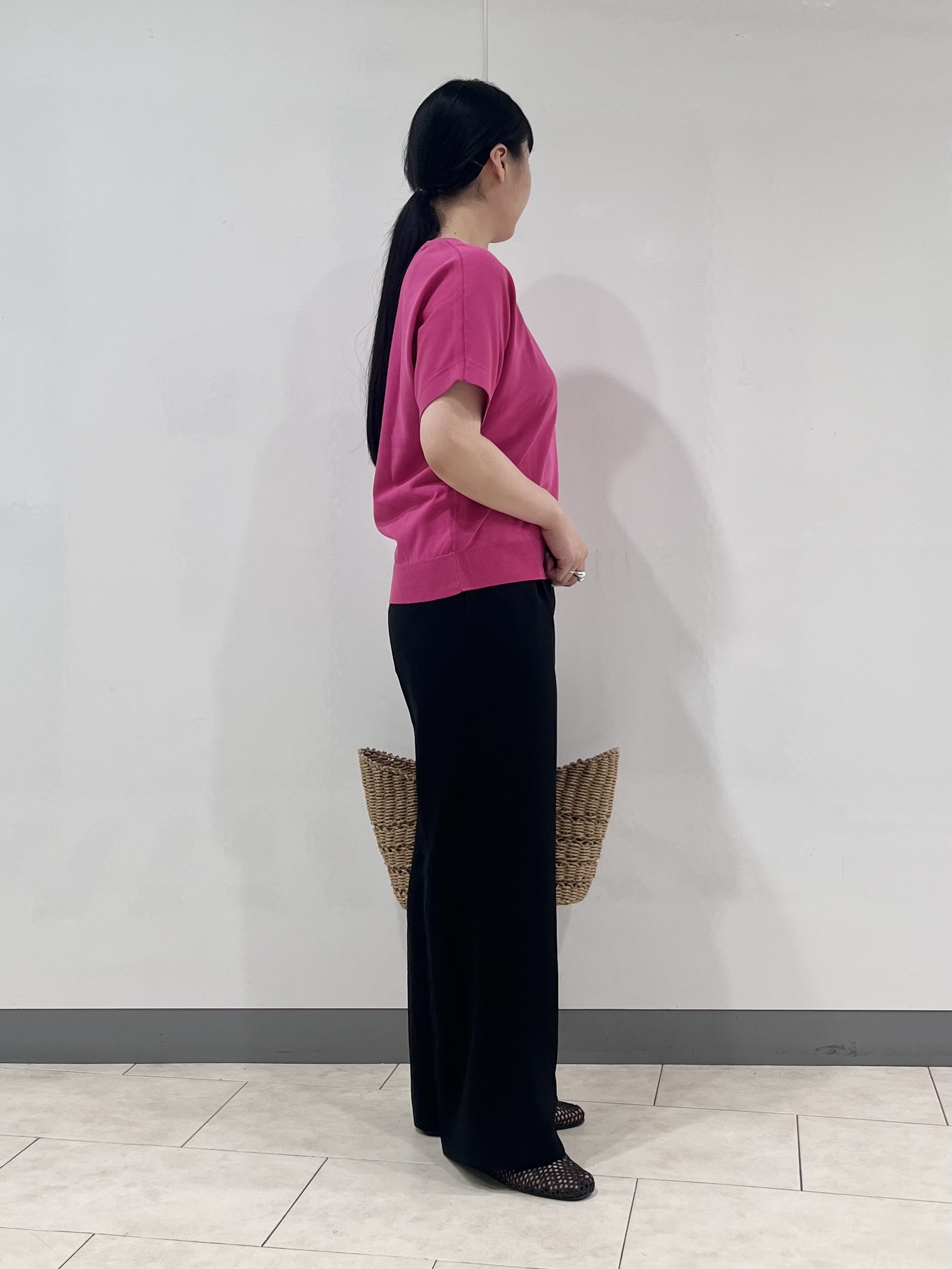hasuさんの「INDIVI｜【洗える／コットン】ドライタッチさらりニットT」を使ったコーディネート