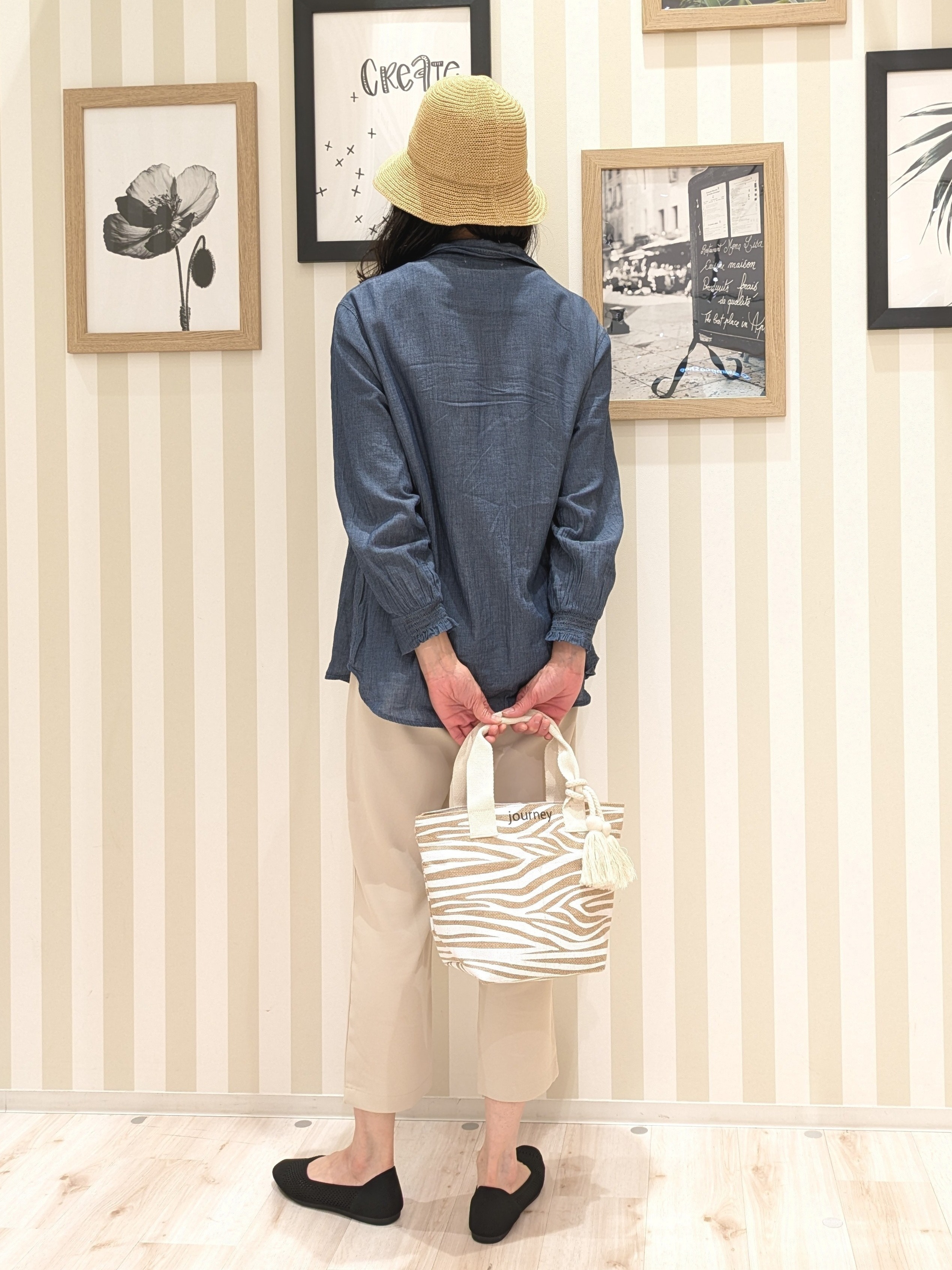 Mikiさんの「SHOO･LA･RUE｜【綿100%/UV/S-LL/体型カバー】優しく透ける 柔らかシアーデニムシャツ」を使ったコーディネート