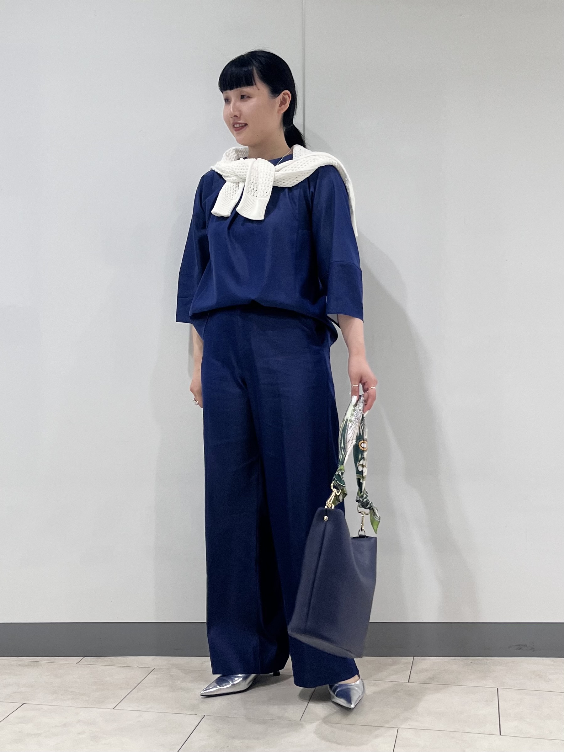 hasuさんの「INDIVI｜【洗える／UVケア／SETUP可能】デニムライク ランタン袖ブラウス」を使ったコーディネート