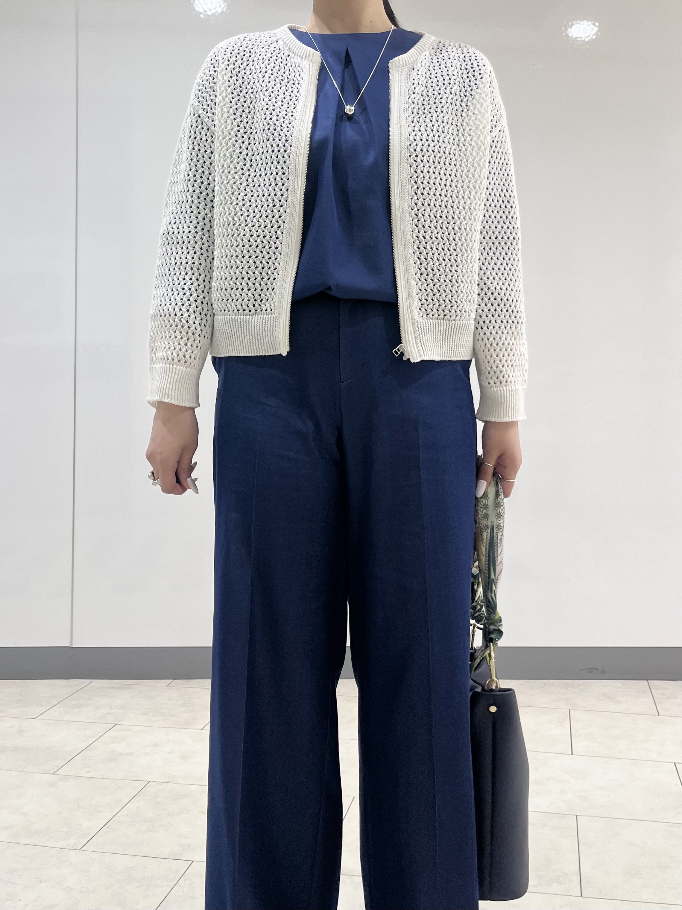 hasuさんの「INDIVI｜【洗える／UVケア／SETUP可能】デニムライク ランタン袖ブラウス」を使ったコーディネート