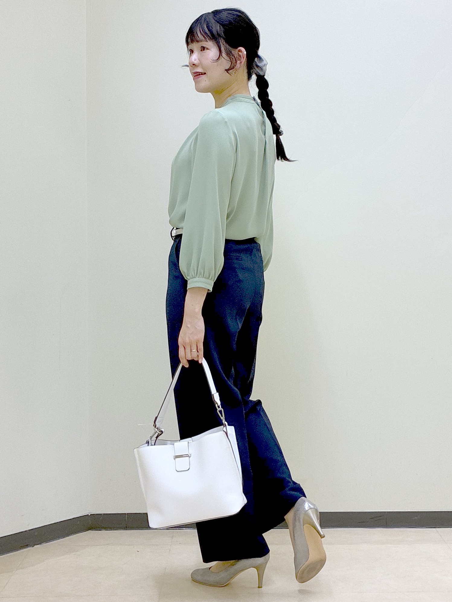  beni_gingerさんの「Reflect｜タックスタンドカラーブラウス」を使ったコーディネート