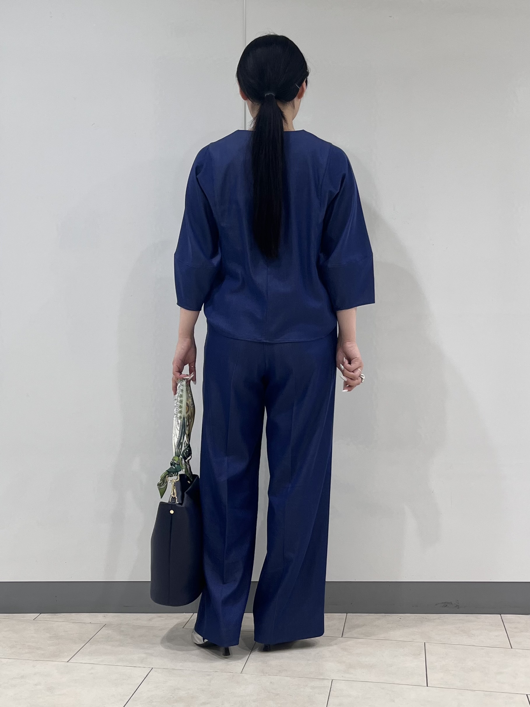 hasuさんの「INDIVI｜【洗える／UVケア／SETUP可能】デニムライク ランタン袖ブラウス」を使ったコーディネート