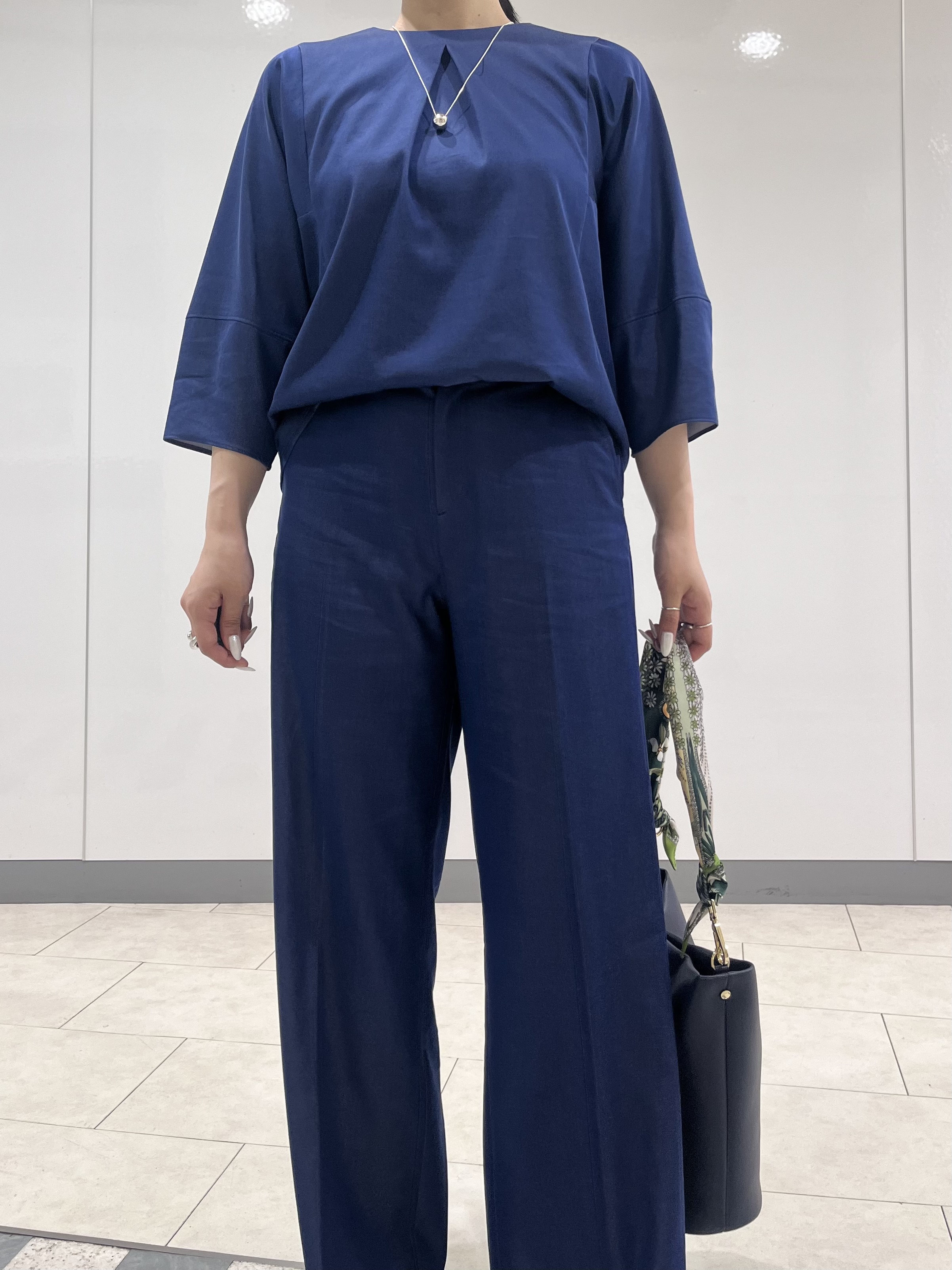 hasuさんの「INDIVI｜【洗える／UVケア／SETUP可能】デニムライク ランタン袖ブラウス」を使ったコーディネート
