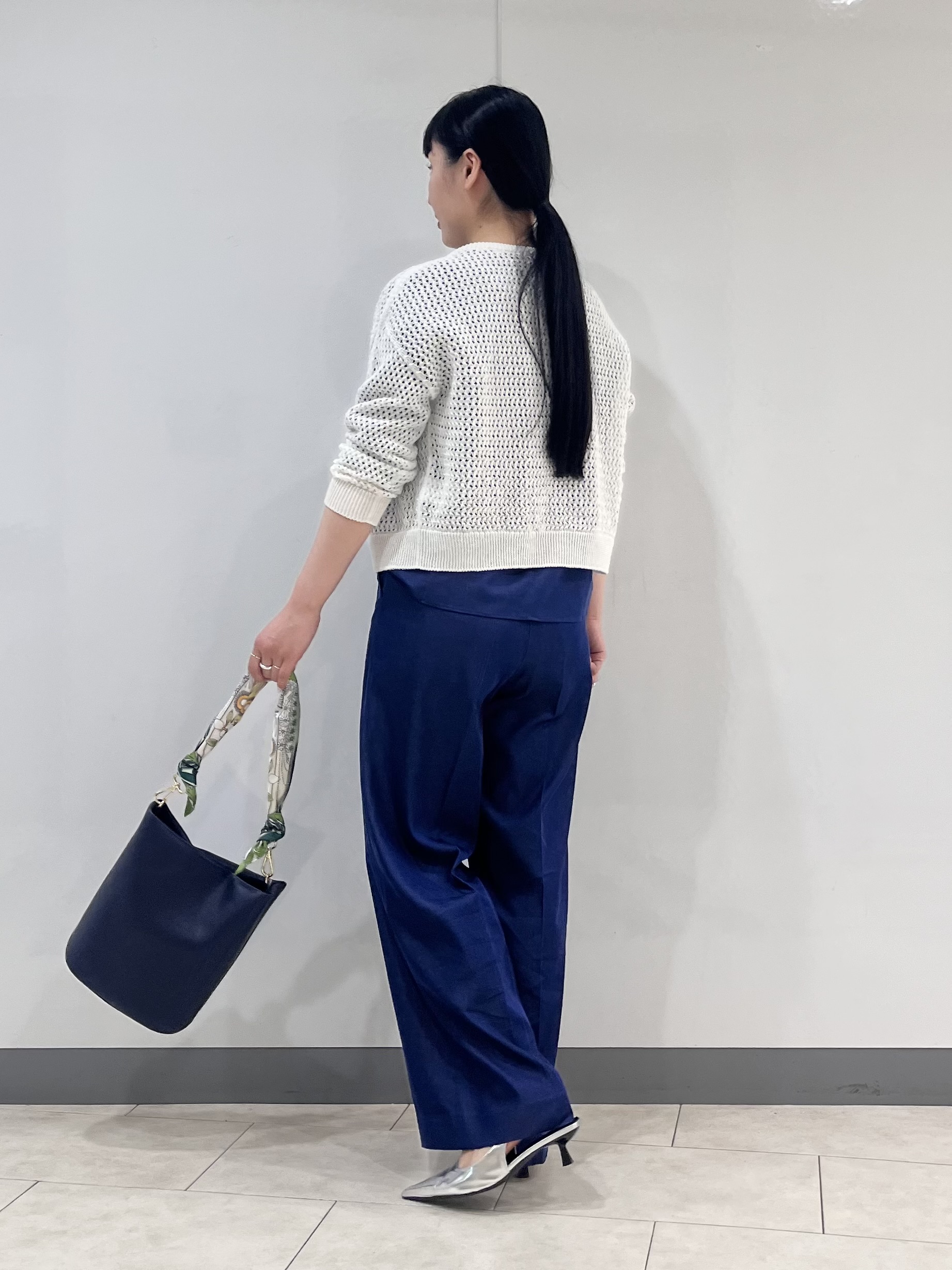 hasuさんの「INDIVI｜【洗える／UVケア／SETUP可能】デニムライク ランタン袖ブラウス」を使ったコーディネート