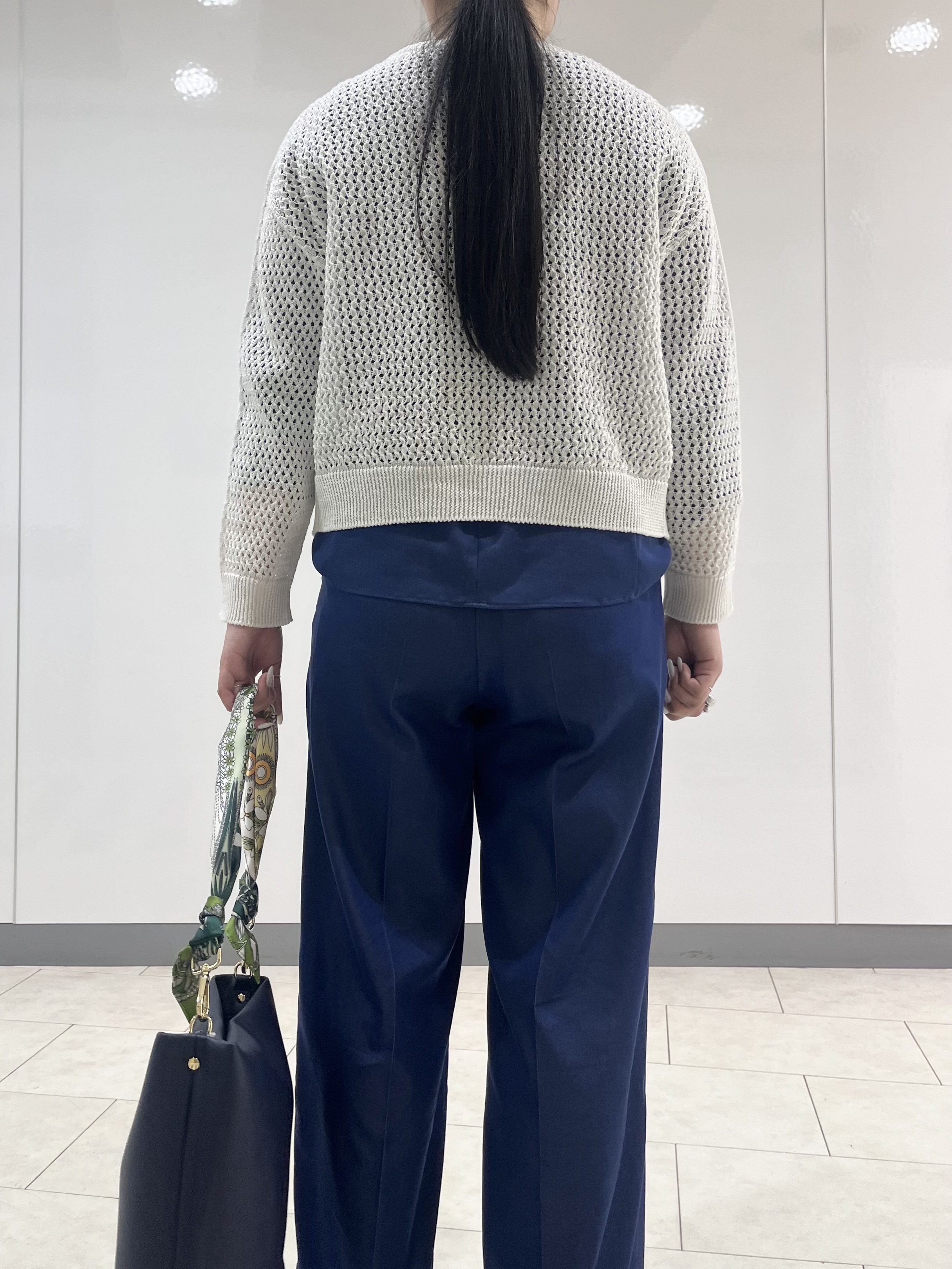 hasuさんの「INDIVI｜【洗える／UVケア／SETUP可能】デニムライク ランタン袖ブラウス」を使ったコーディネート