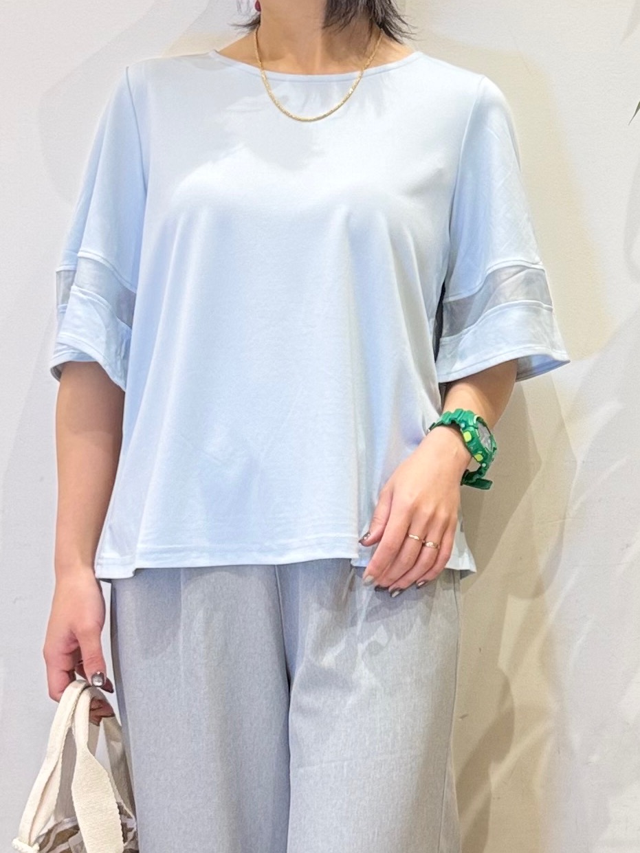 misakiさんの「SHOO･LA･RUE｜【洗濯機後しわになりにくい/ひんやり/S-LL】お袖のシアーで抜け感プラス 二の腕隠せるフレアスリー」を使ったコーディネート