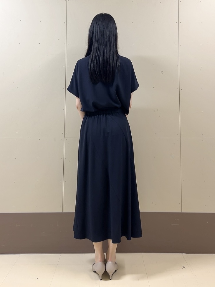 sechiさんの「UNTITLED｜【UV/接触冷感/セットアップ可】リラクシーキーVネックブラウス」を使ったコーディネート