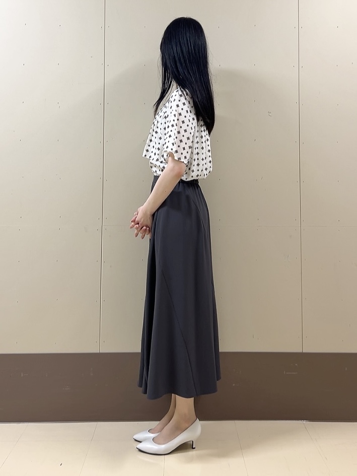 sechiさんの「UNTITLED｜【洗える/きれいめ柄】コモンプリントブラウス」を使ったコーディネート