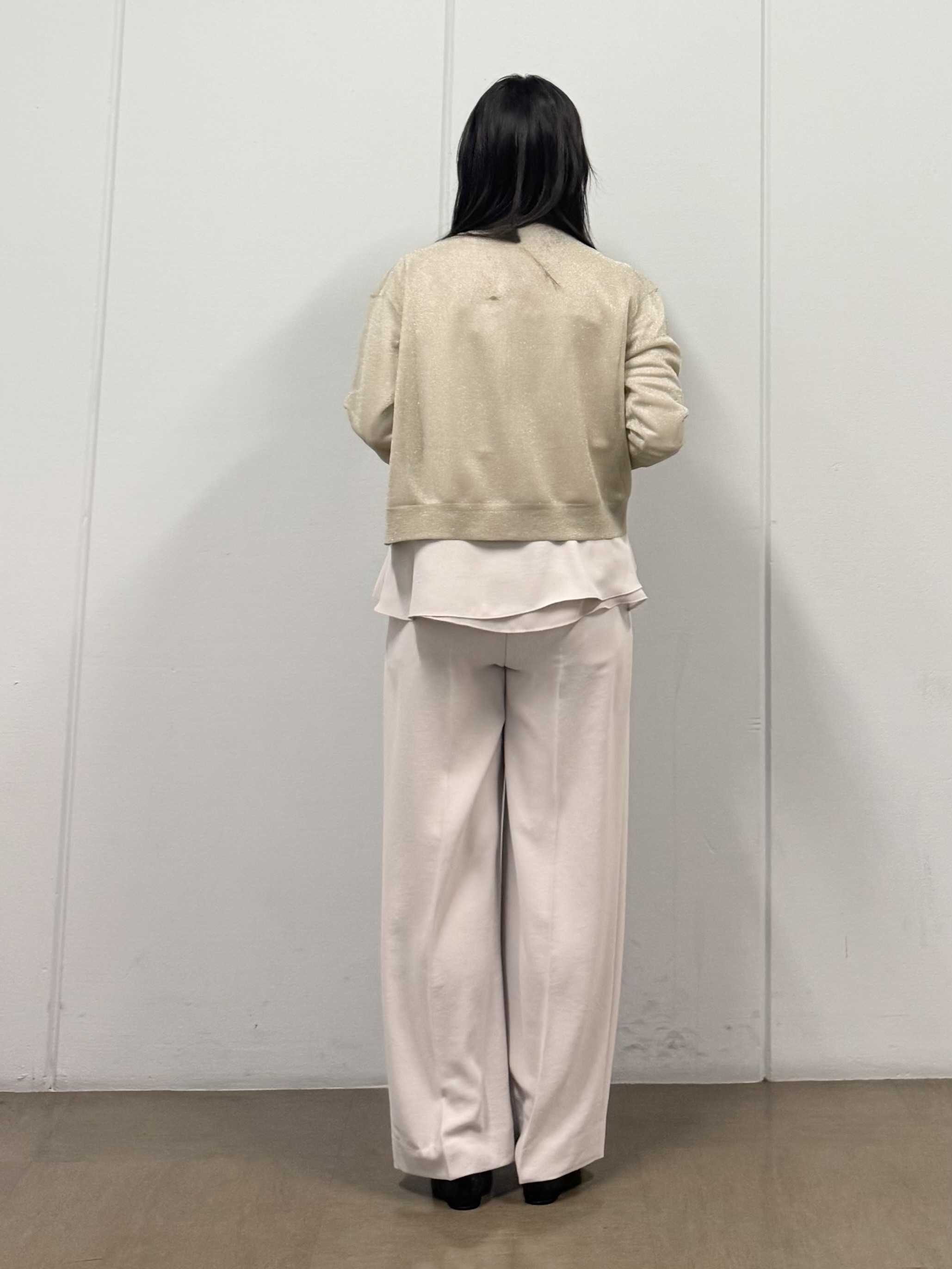 mizukiさんの「INDIVI｜【洗える／シアーラメ】ブルゾン風ジップアップニットカーディガン」を使ったコーディネート